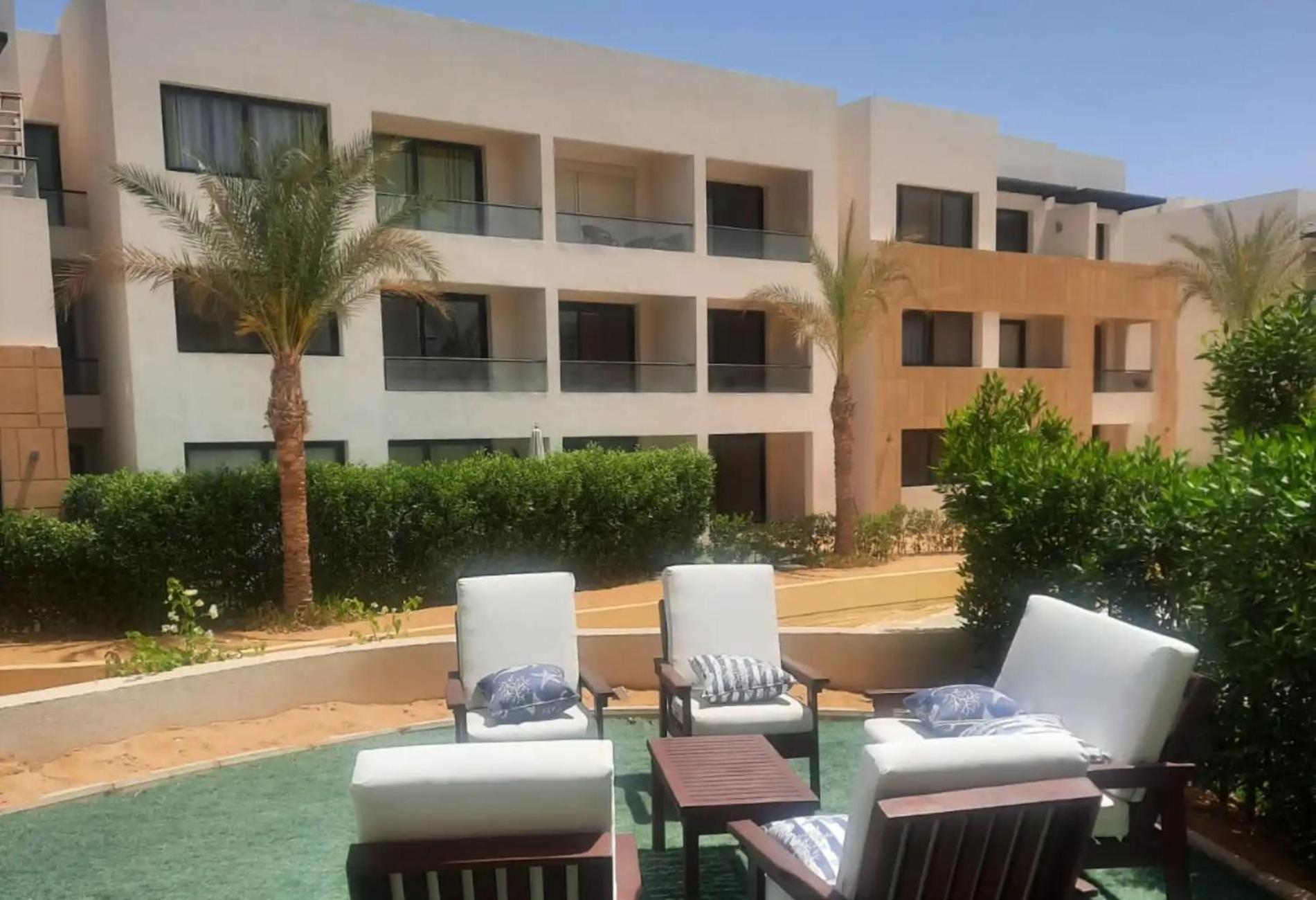 Whispering Waters Two Bedroom with a Garden Azha