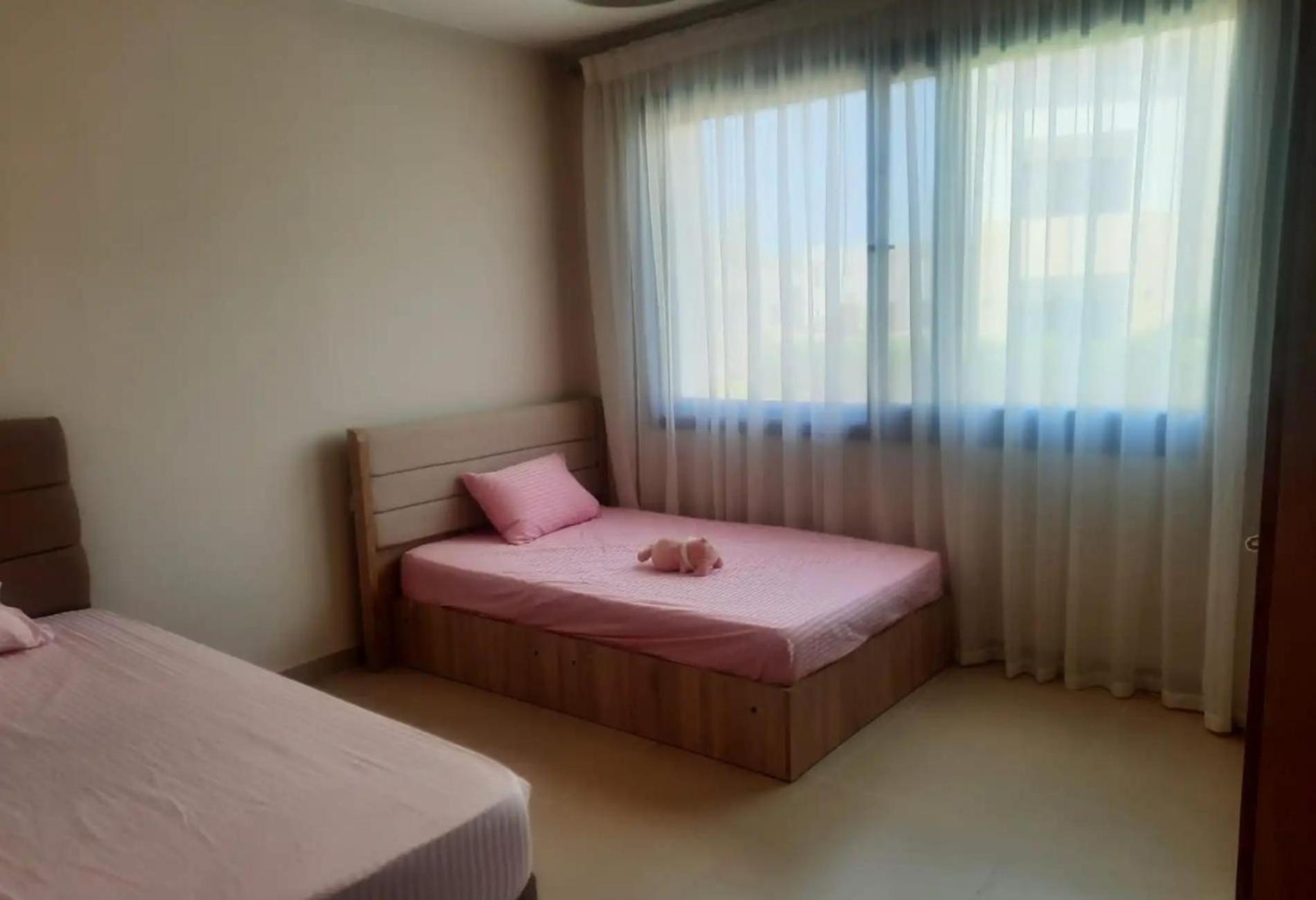 Whispering Waters Two Bedroom with a Garden Azha