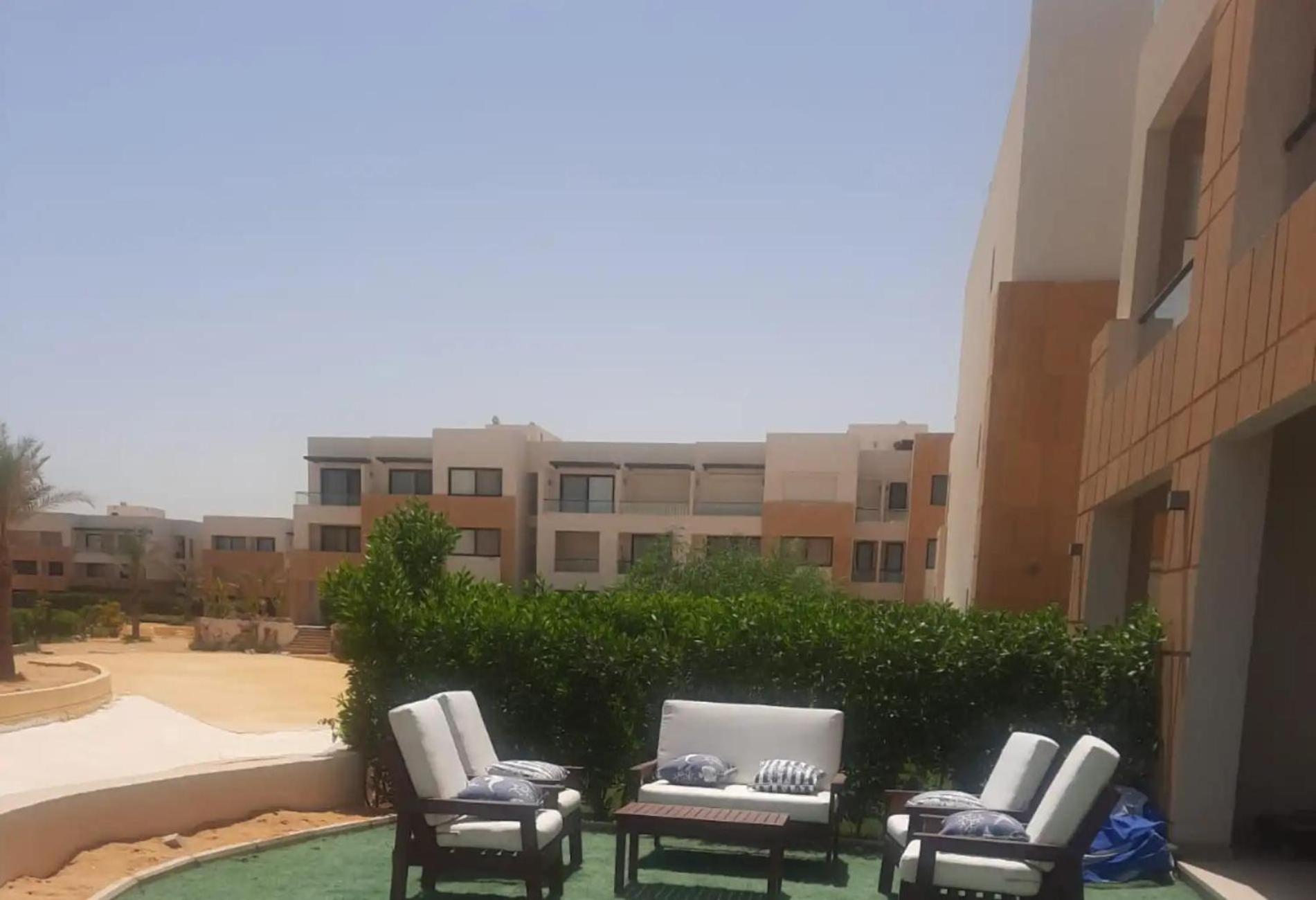 Whispering Waters Two Bedroom with a Garden Azha