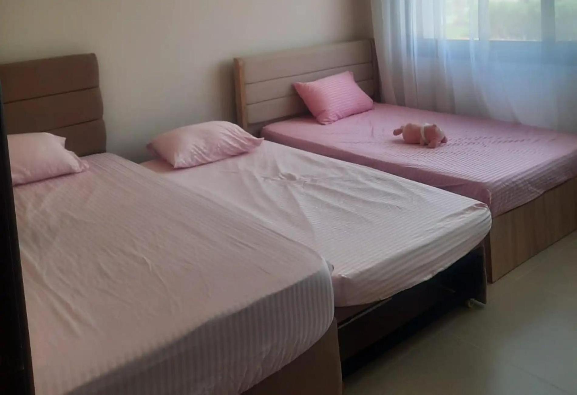 Whispering Waters Two Bedroom with a Garden Azha