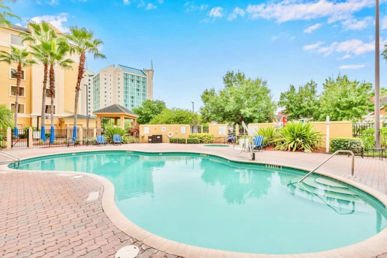King bed Condo Near Universal Studio - Pool and Hot Tub