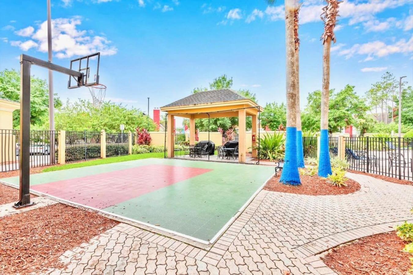 King bed Condo Near Universal Studio - Pool and Hot Tub