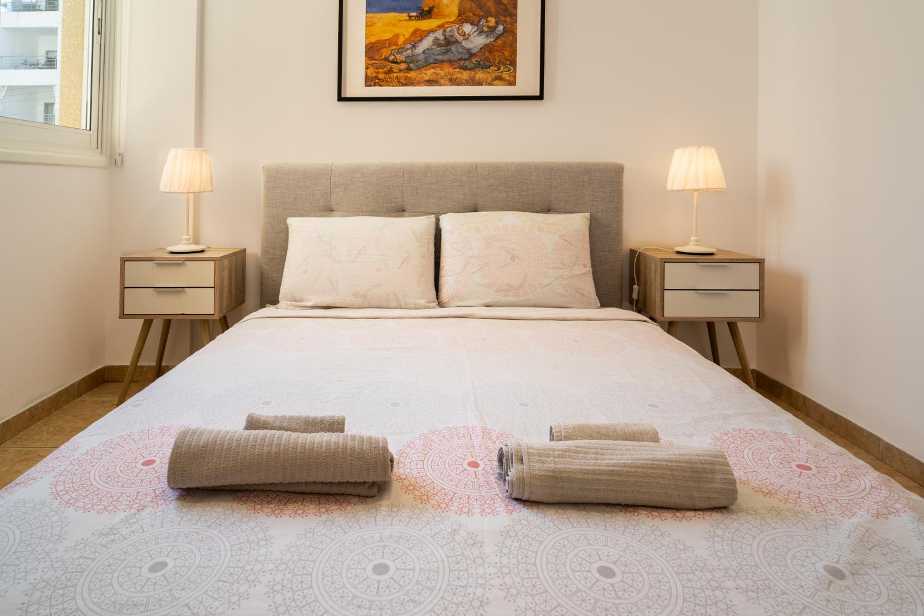Olivia Mackenzie 2 BDR, Pool, 3m walk to the sea view 5