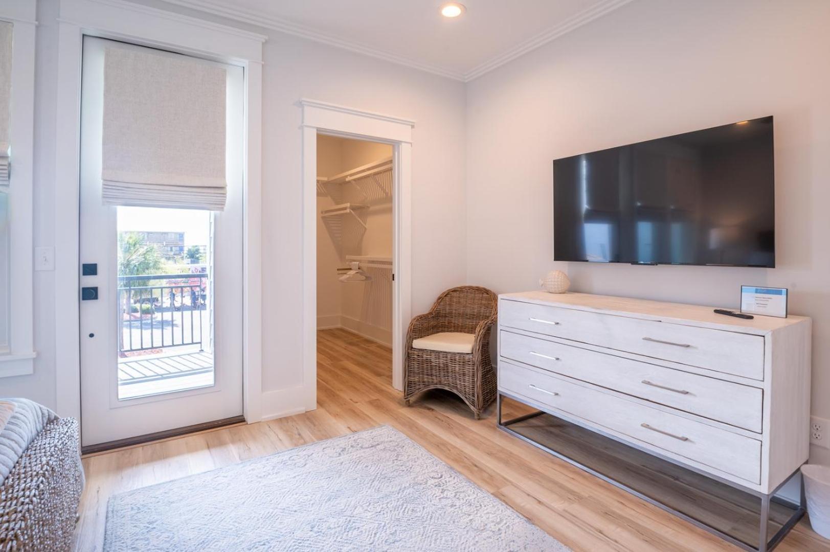 New Luxury Duplex, Short walk to Beach-Blue Pearl