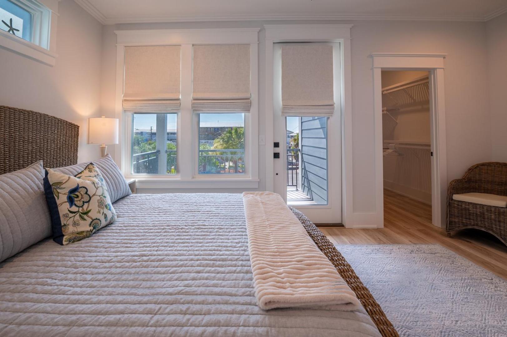 New Luxury Duplex, Short walk to Beach-Blue Pearl
