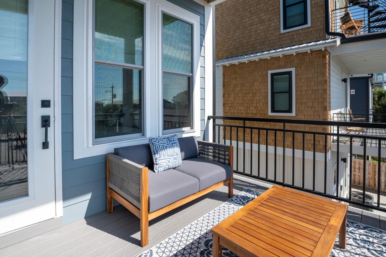 New Luxury Duplex, Short walk to Beach-Blue Pearl