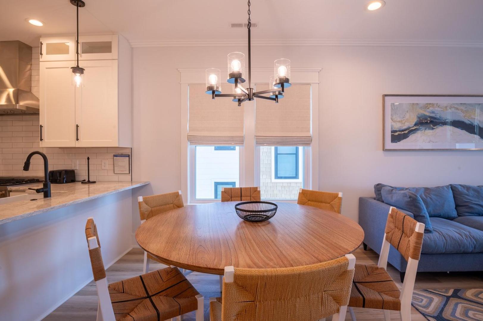 New Luxury Duplex, Short walk to Beach-Blue Pearl