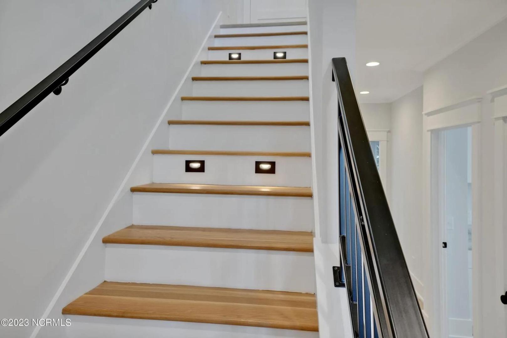 New Luxury Duplex, Short walk to Beach-Blue Pearl