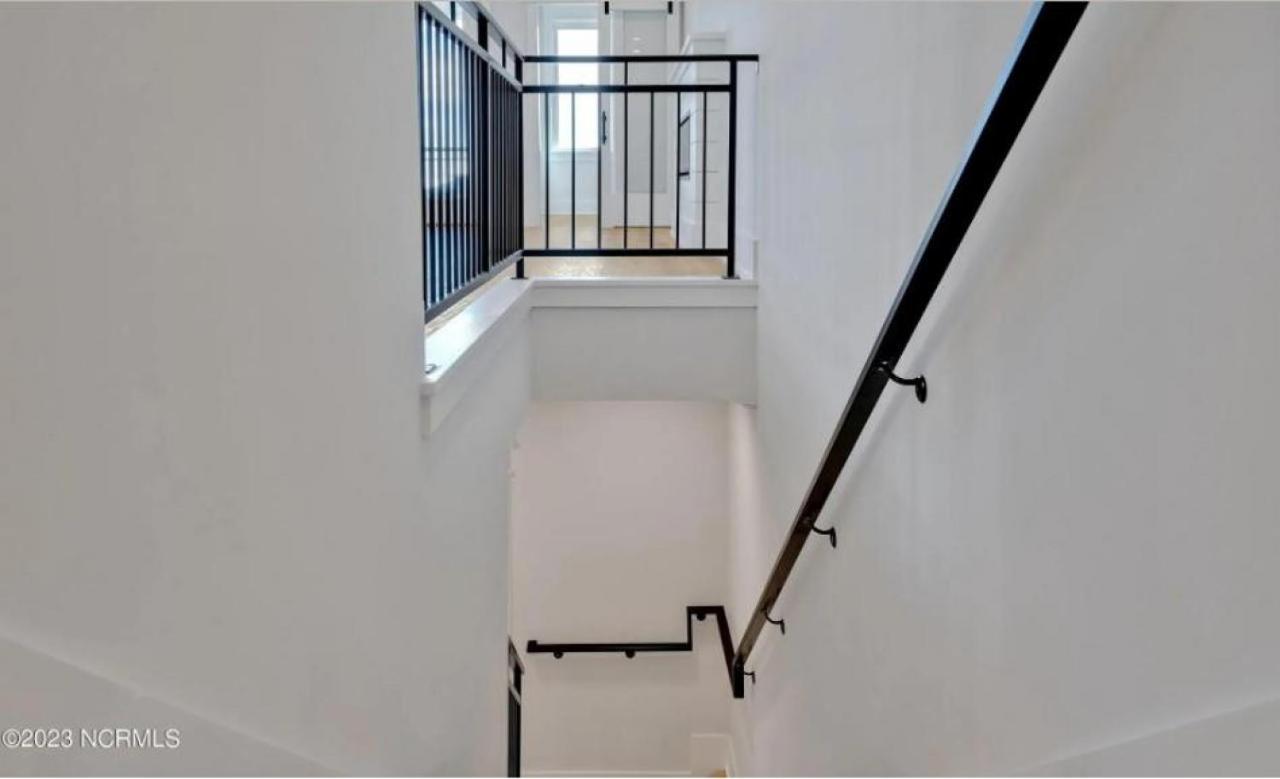 New Luxury Duplex, Short walk to Beach-Blue Pearl
