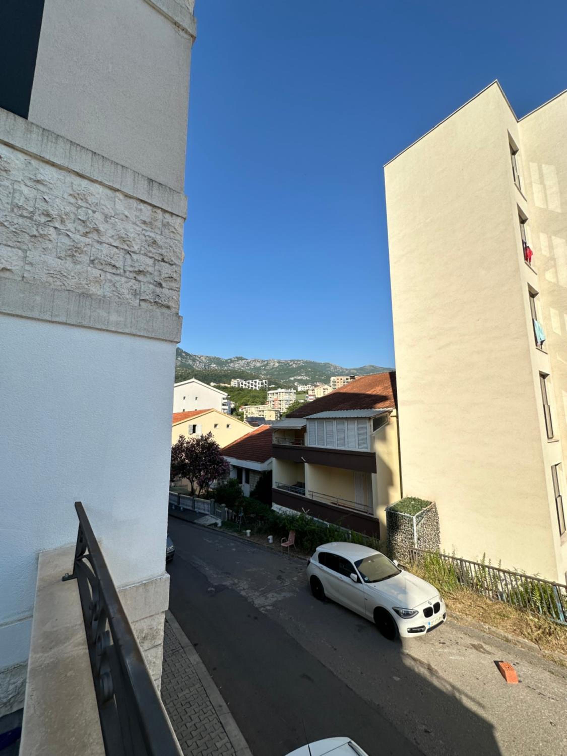 One bedroom apartment with terrace view 4