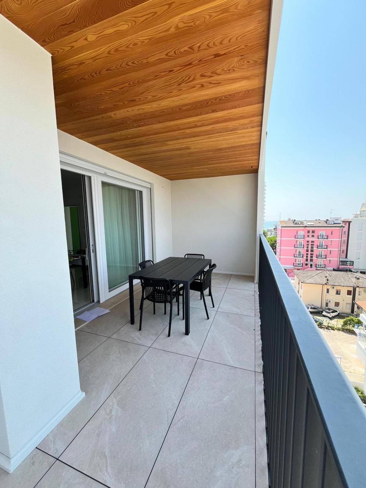 Beach Palace with small swimming pool, private beach, parking