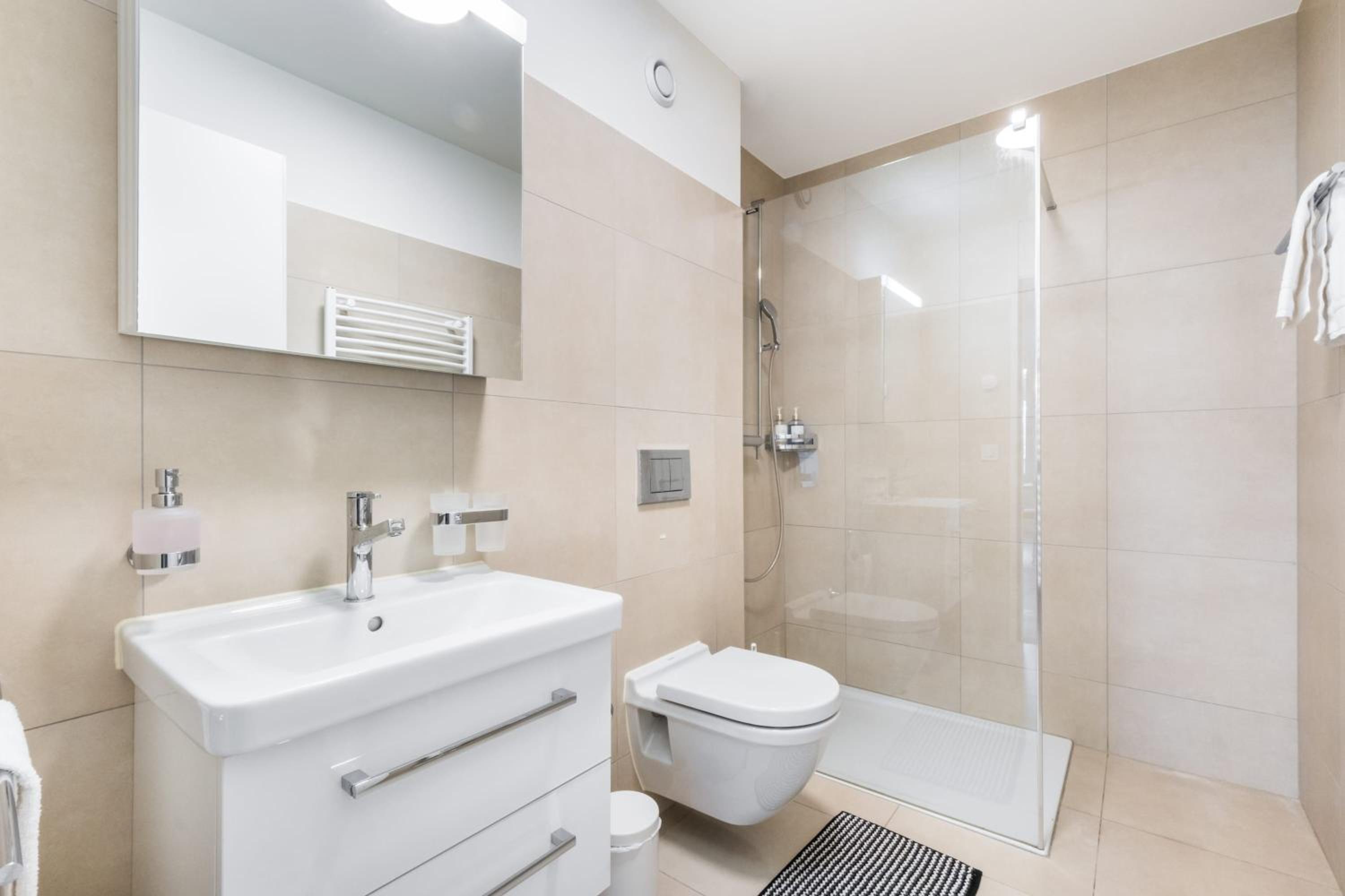 Modern 1 Bedroom in Montreux Center by GuestLee