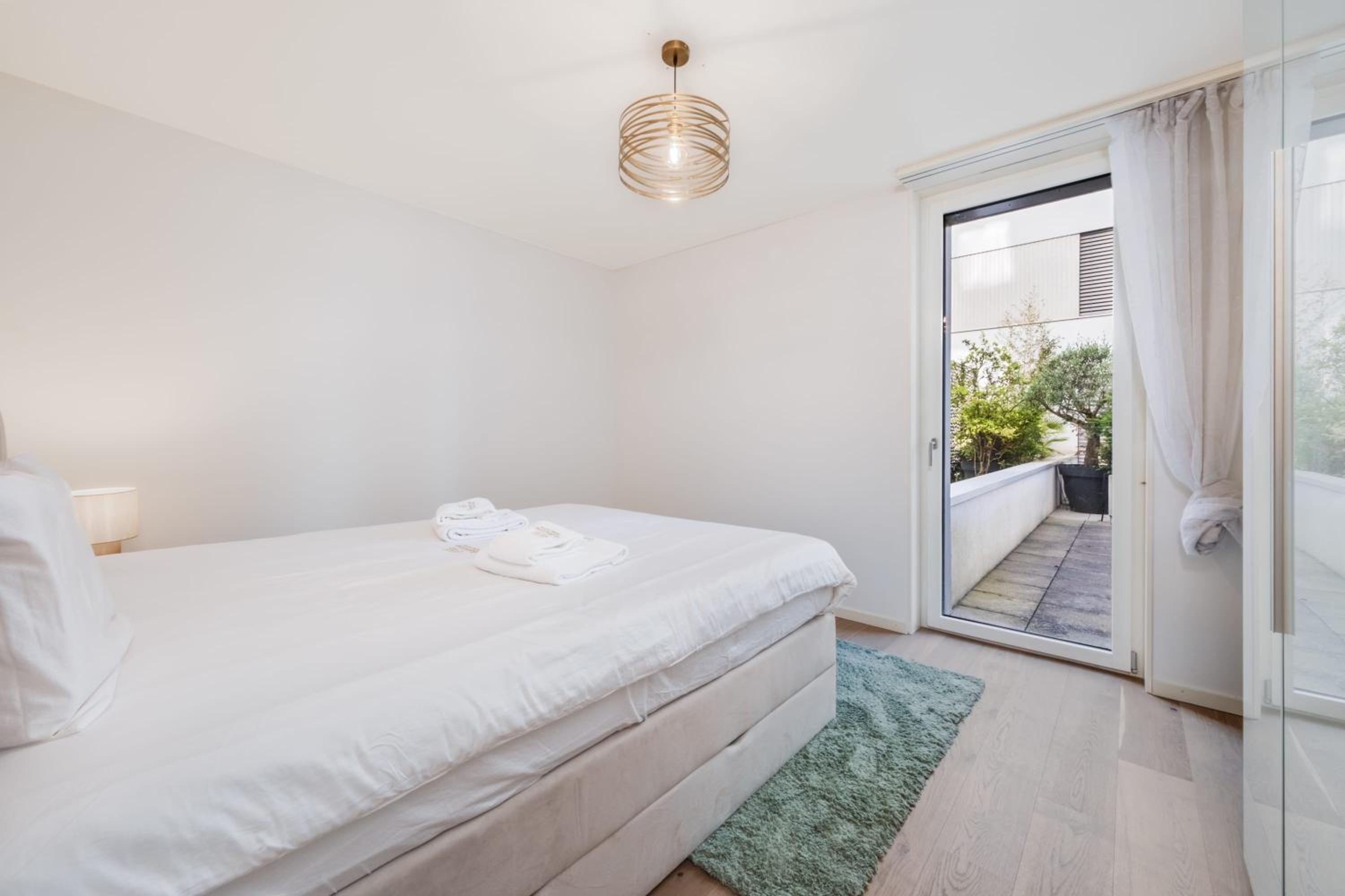 Modern 1 Bedroom in Montreux Center by GuestLee