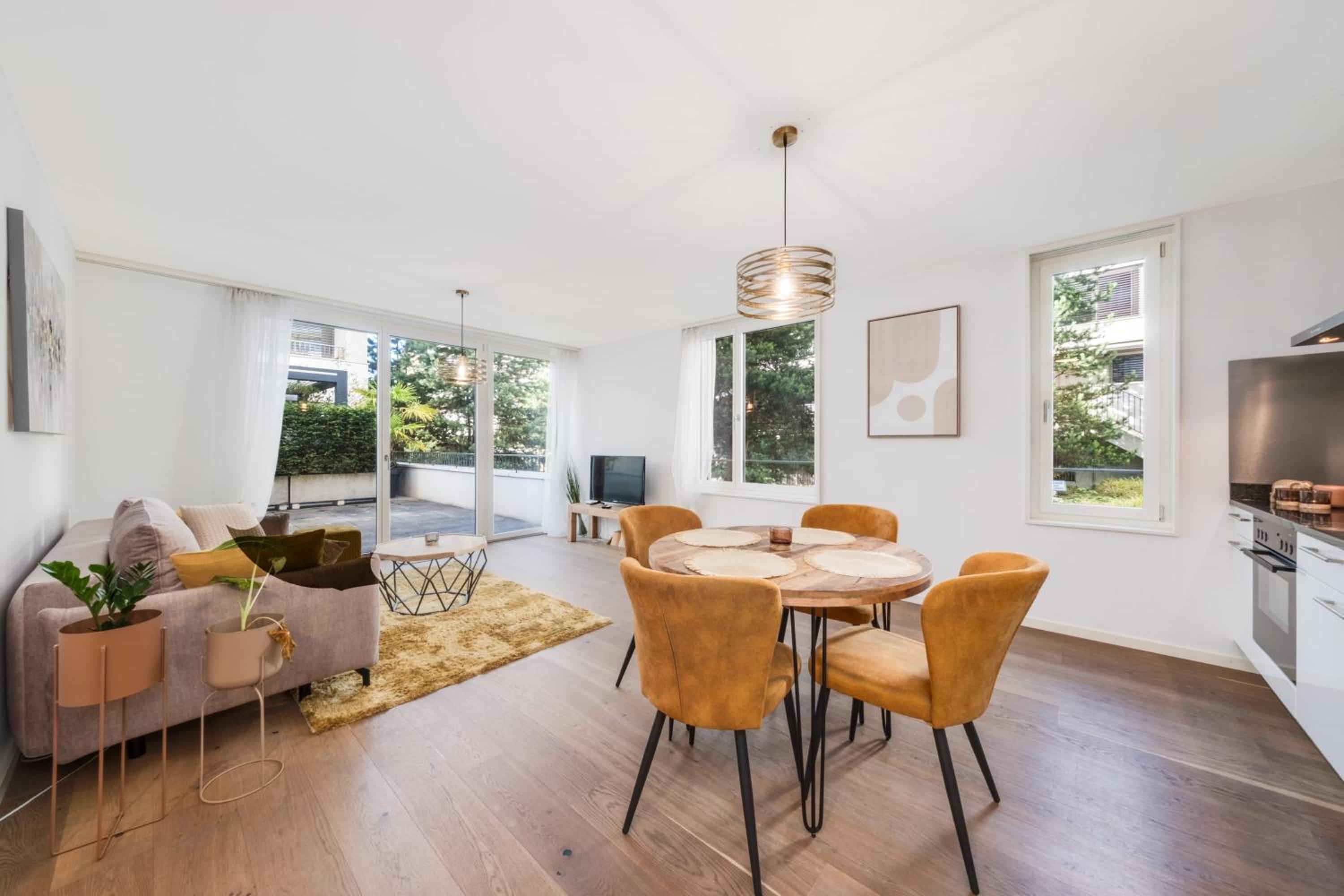 Modern 1 Bedroom in Montreux Center by GuestLee