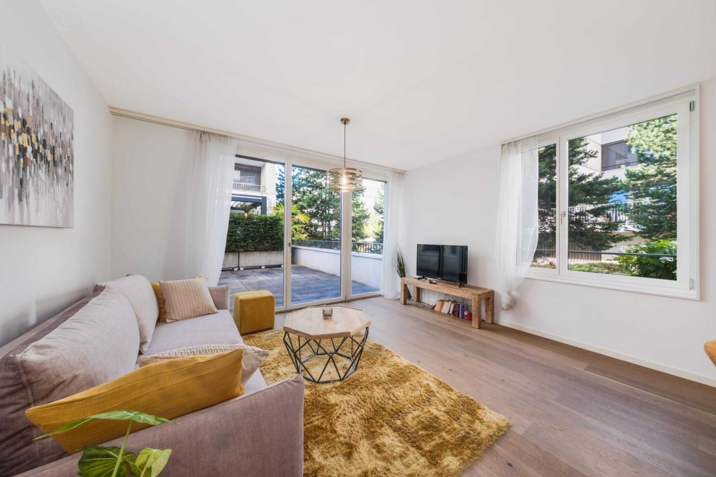 Modern 1 Bedroom in Montreux Center by GuestLee