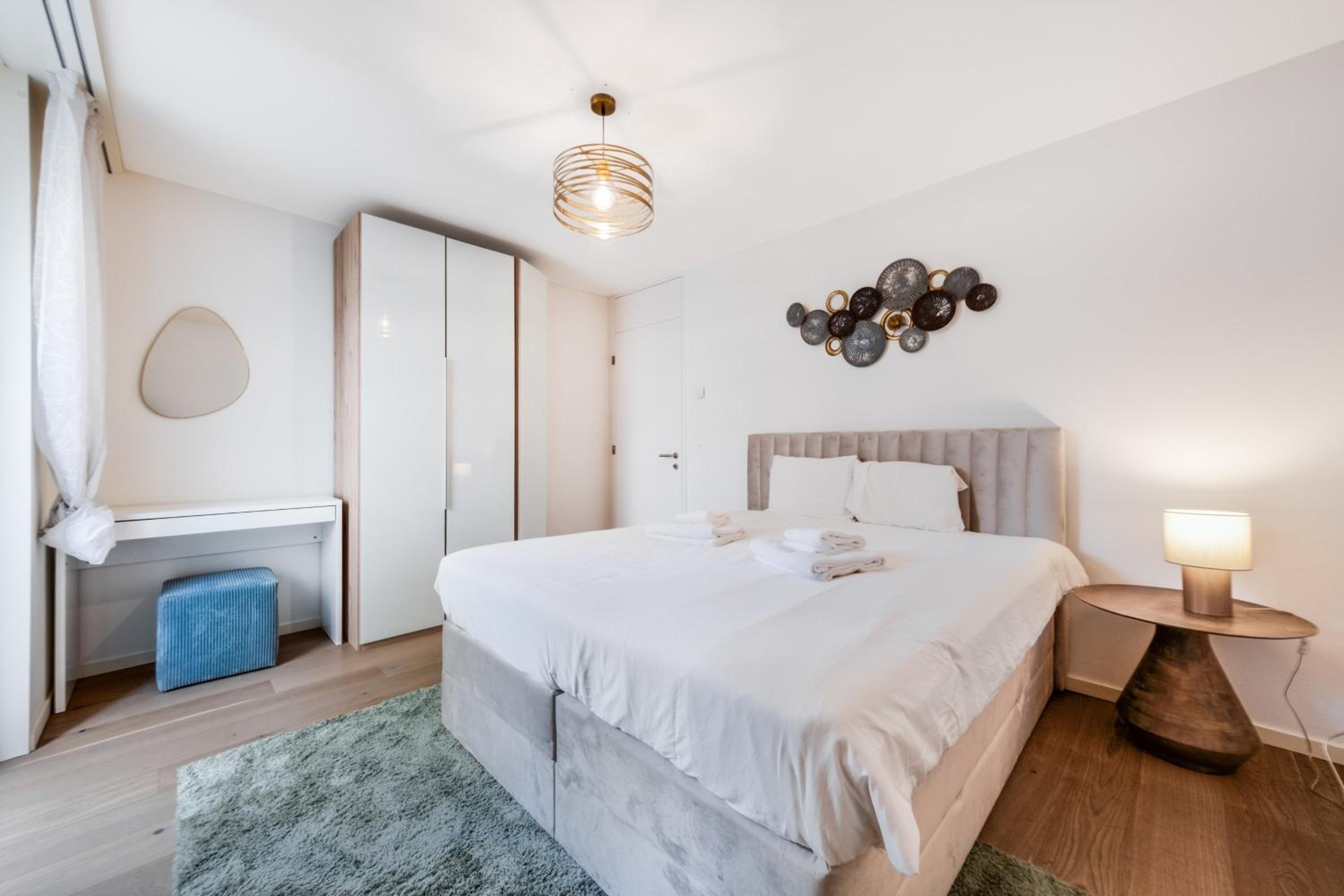 Modern 1 Bedroom in Montreux Center by GuestLee