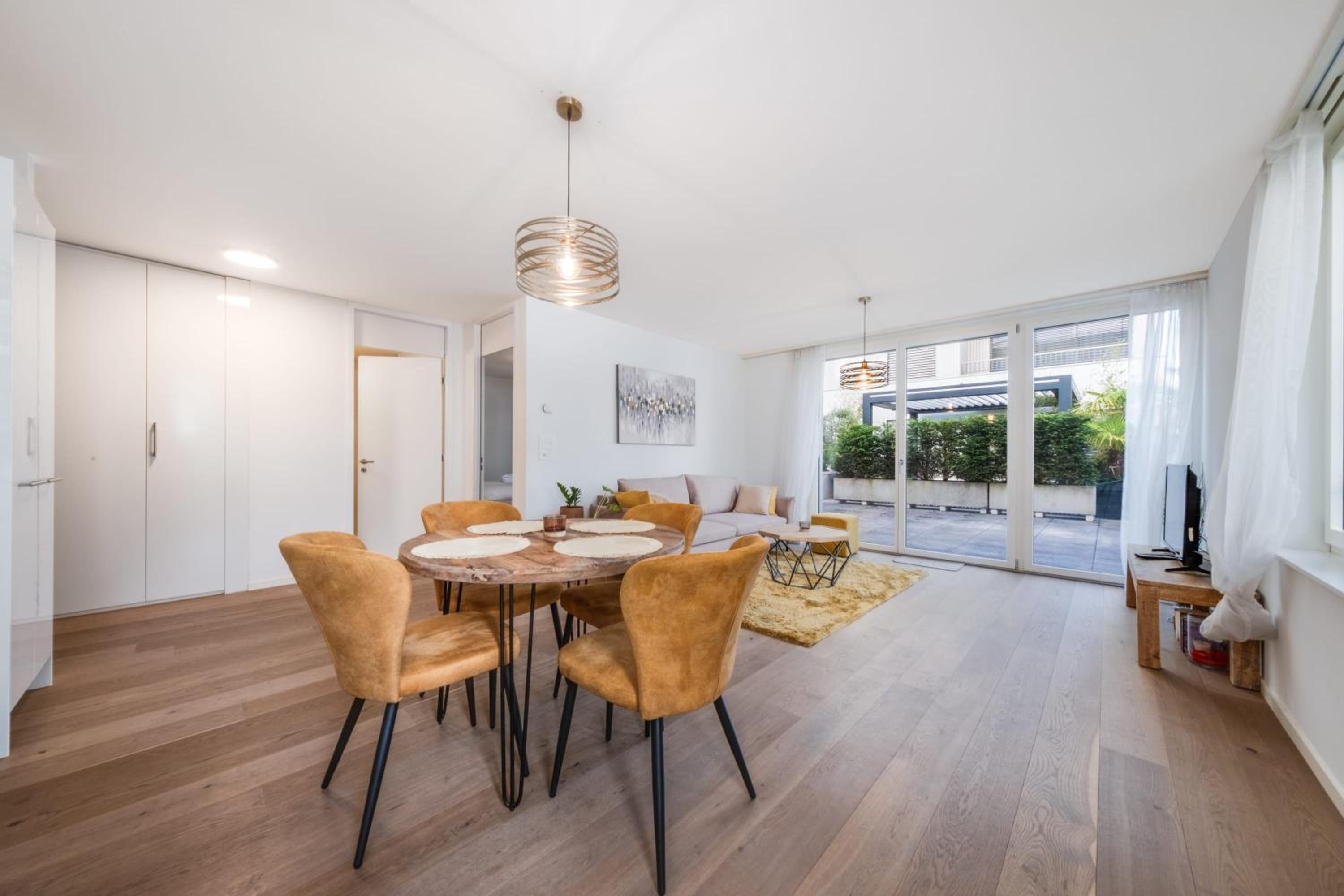 Modern 1 Bedroom in Montreux Center by GuestLee