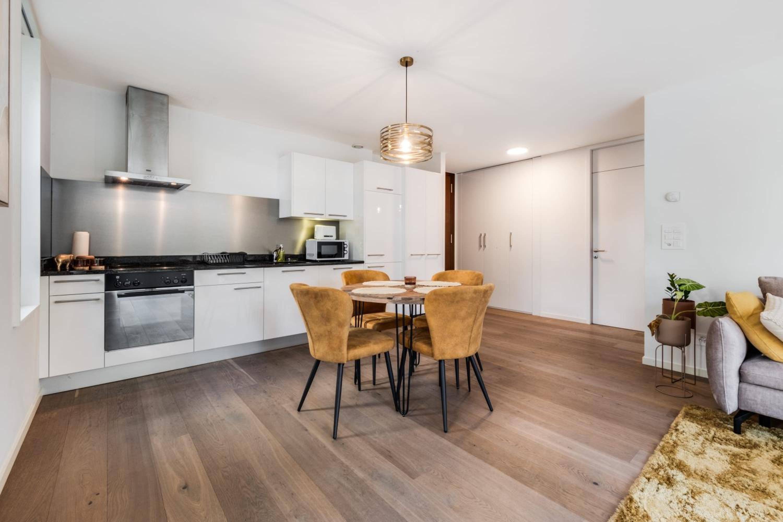 Modern 1 Bedroom in Montreux Center by GuestLee