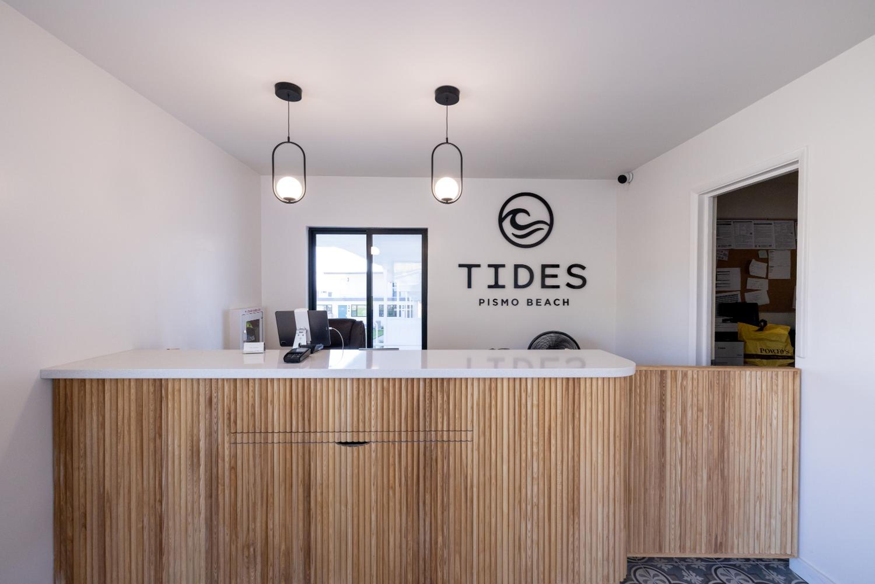 Tides Oceanview Inn and Cottages