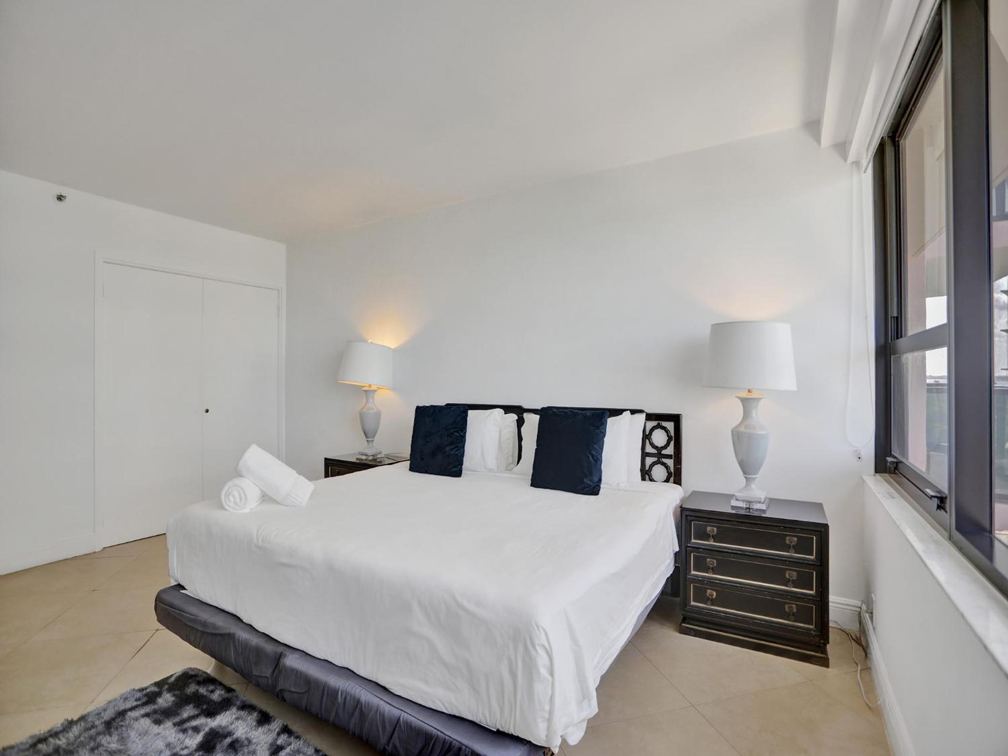 Modern Ocean View Condo Beach Service Unit 1206 view 5