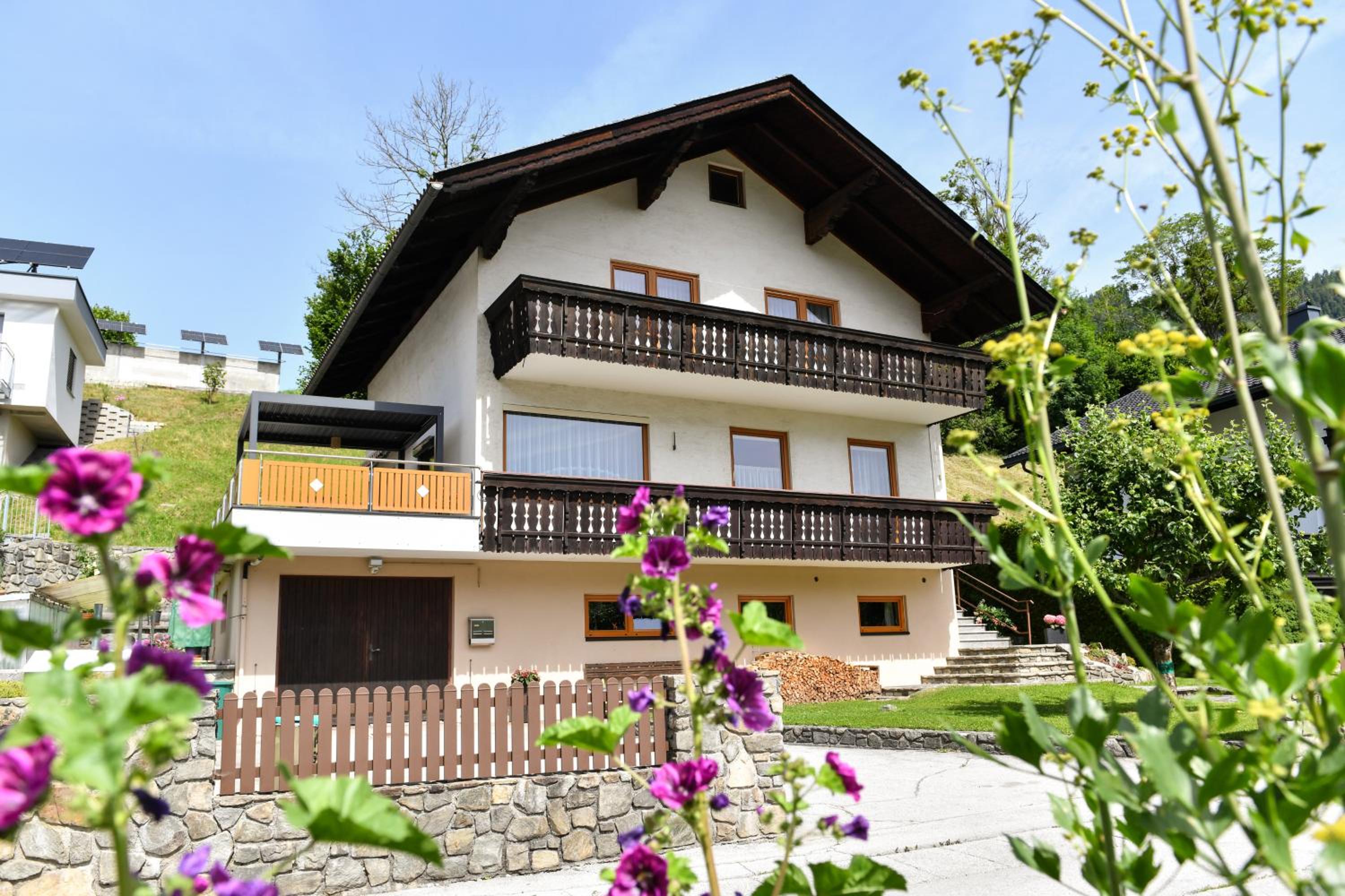 Ferienhaus JOLOISIA mit Blick auf Planai