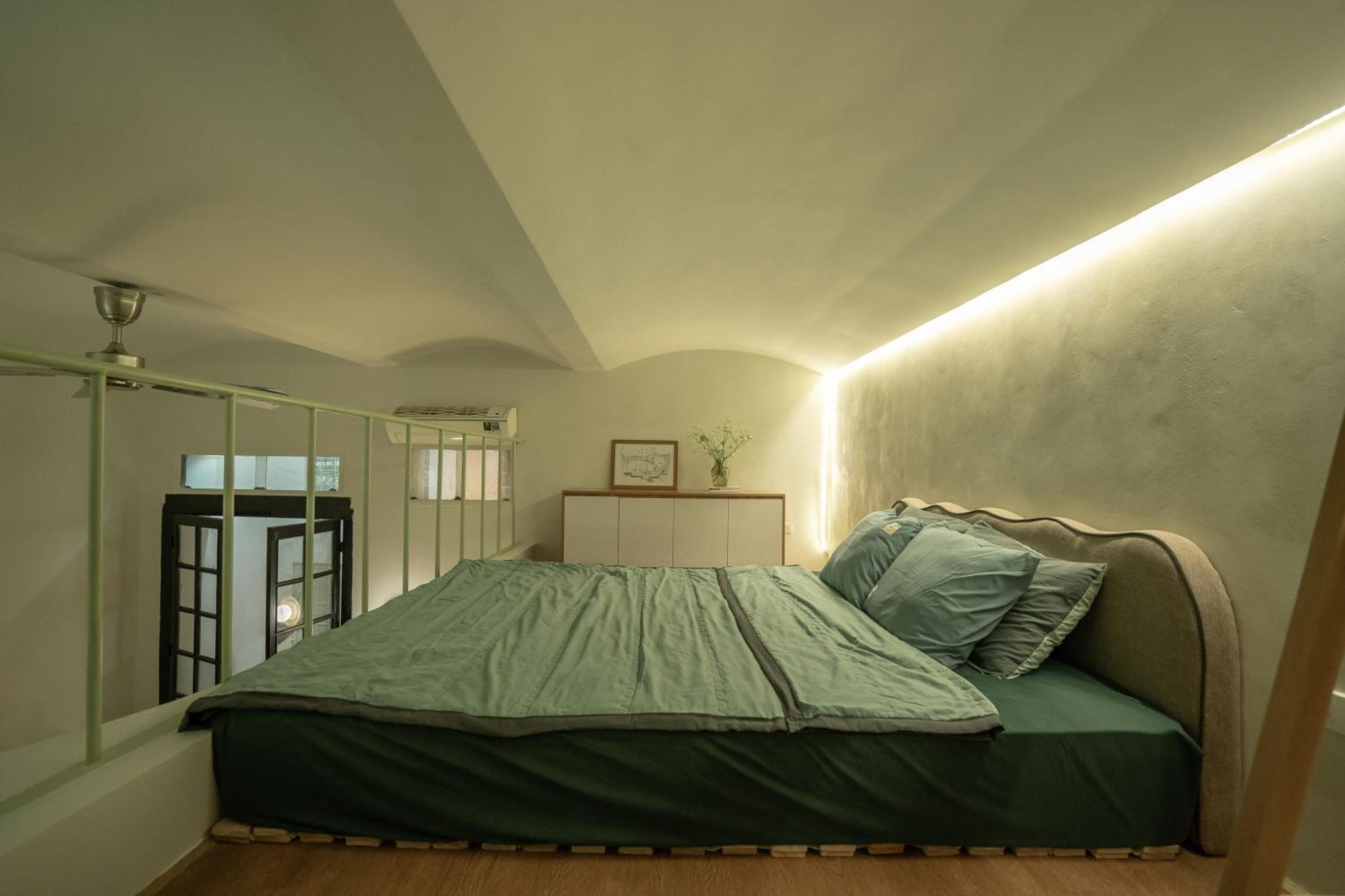 Lucy Homee apartment