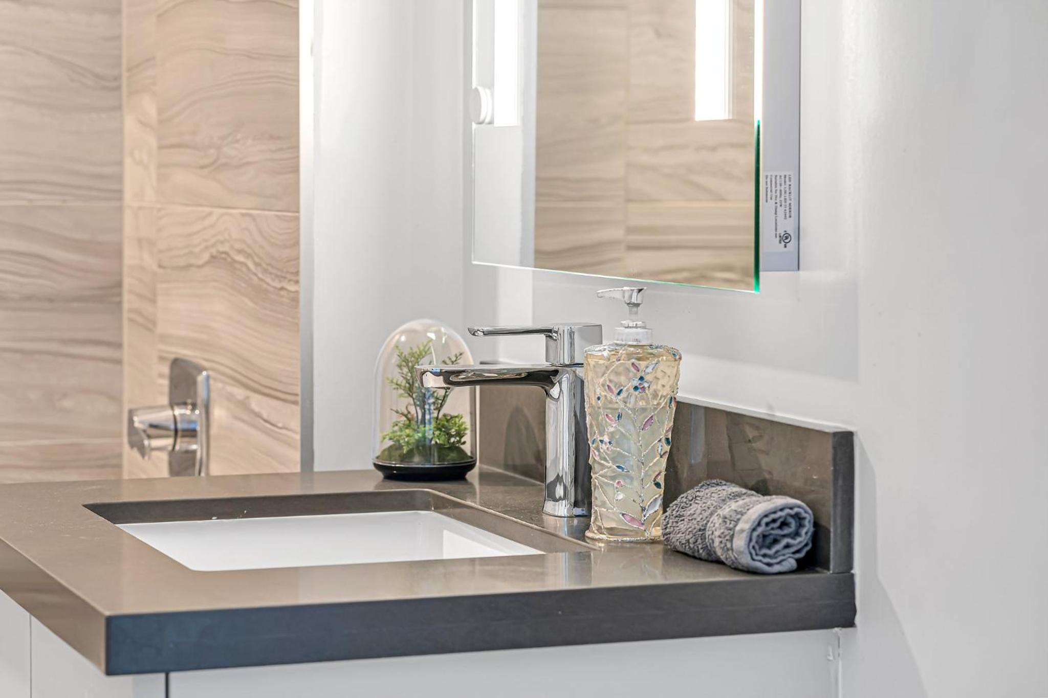 Executive 1 Bedroom close to Four Seasons Yorkville!