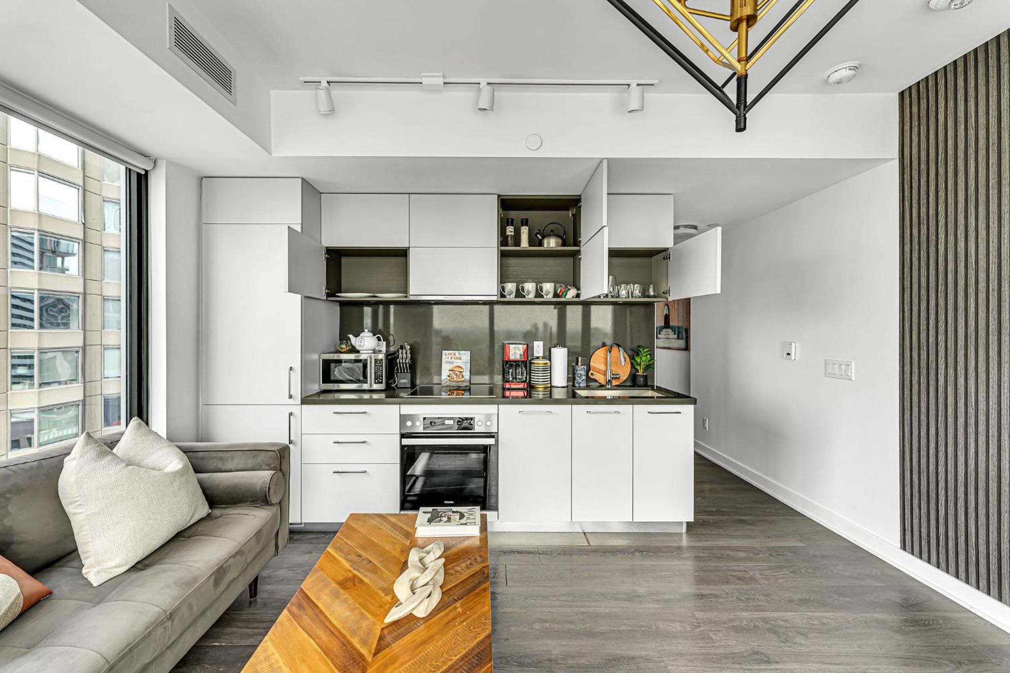 Executive 1 Bedroom close to Four Seasons Yorkville!