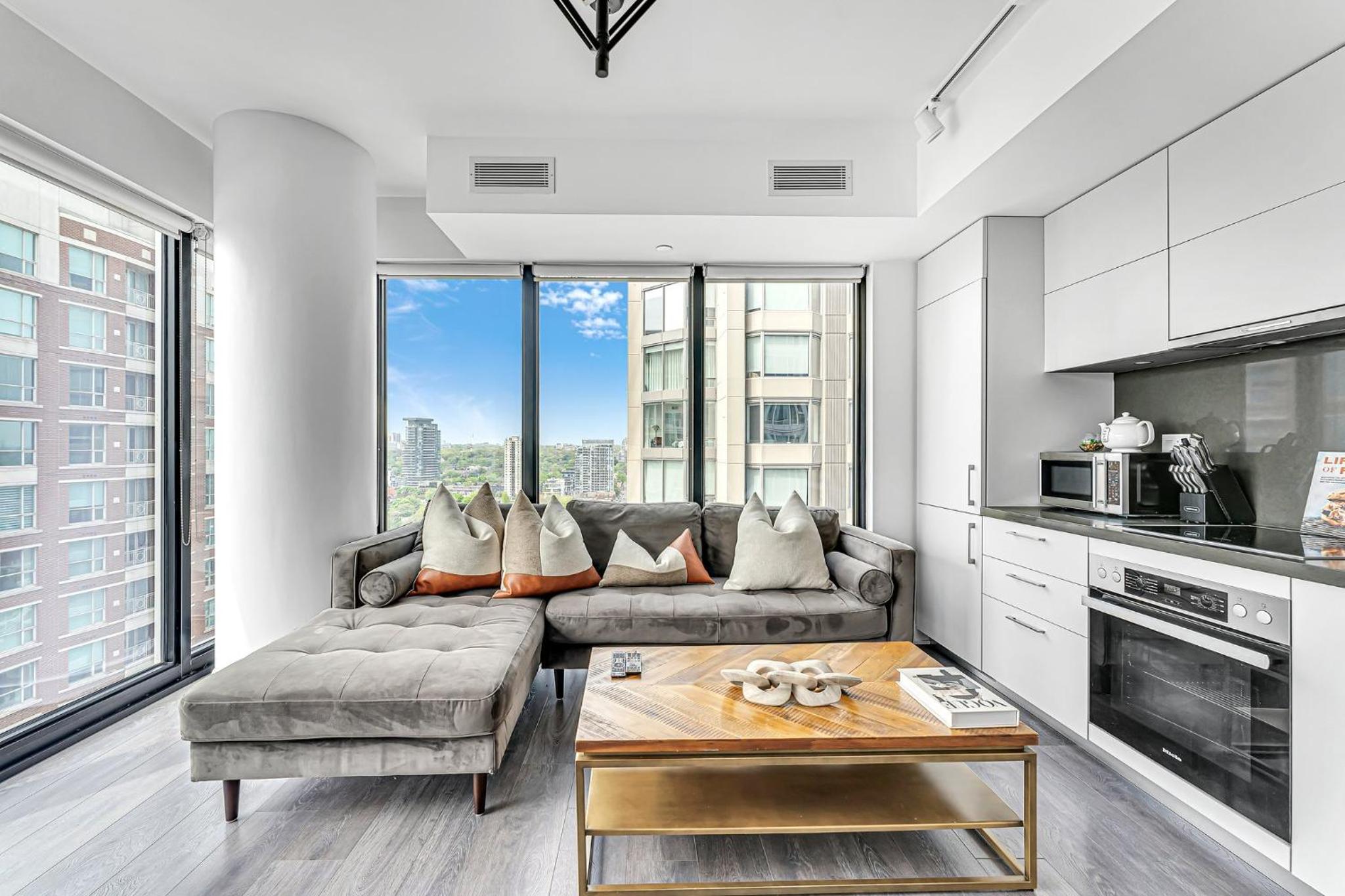 Executive 1 Bedroom close to Four Seasons Yorkville!