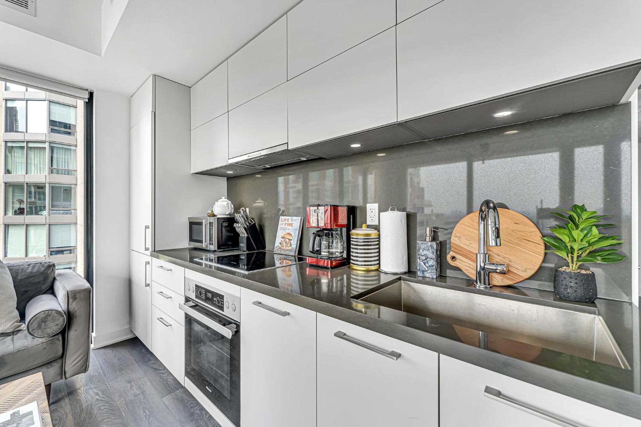 Executive 1 Bedroom close to Four Seasons Yorkville!