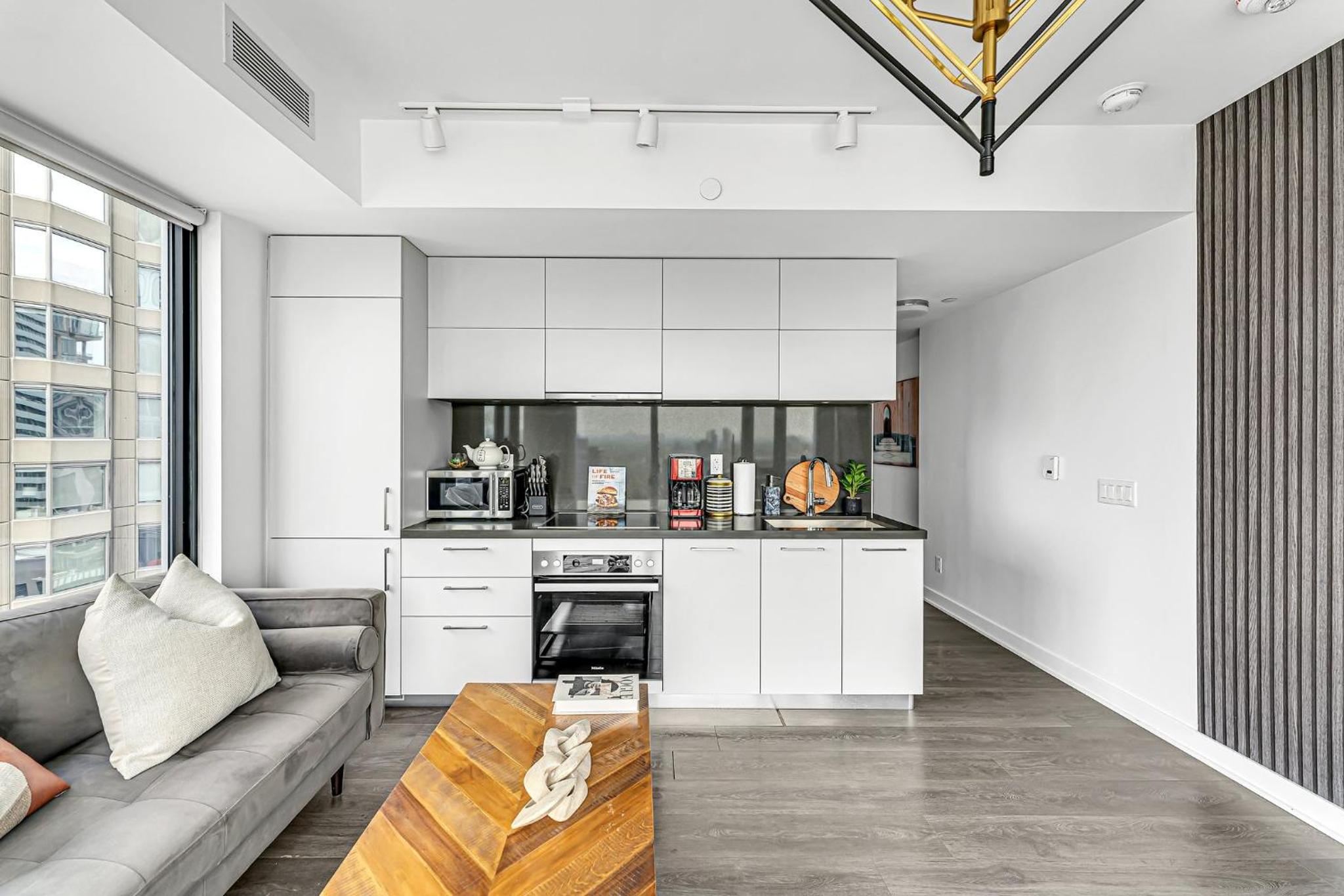 Executive 1 Bedroom close to Four Seasons Yorkville!