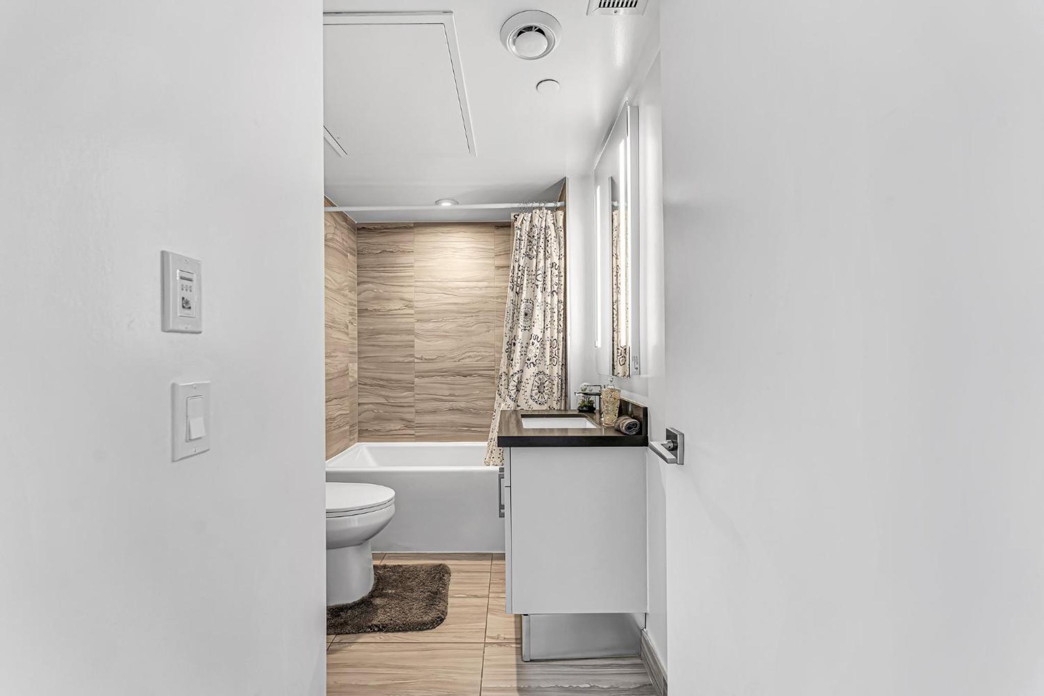 Executive 1 Bedroom close to Four Seasons Yorkville!
