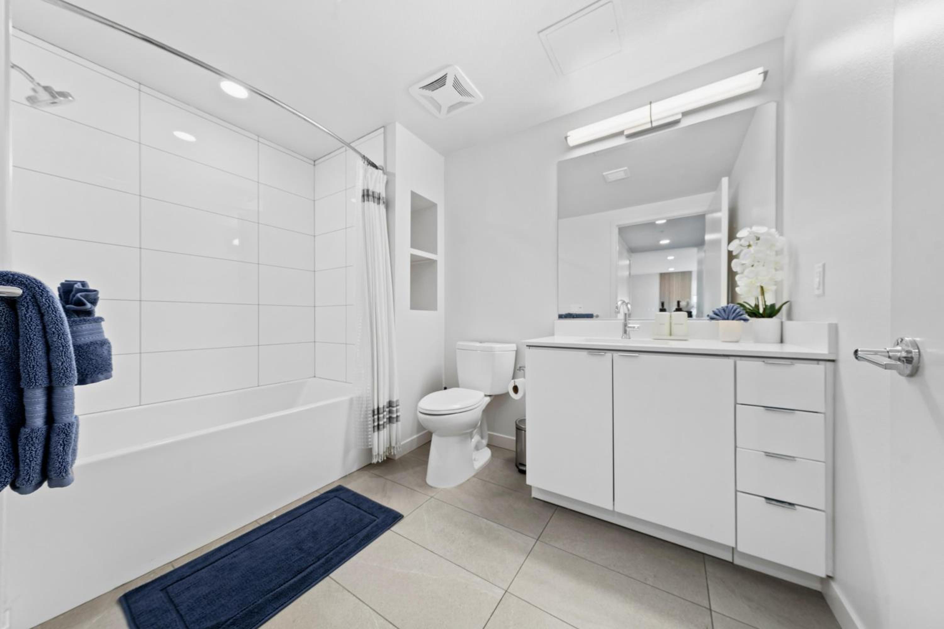 Blue Marlin 3BR Retreat With Marina View Pool