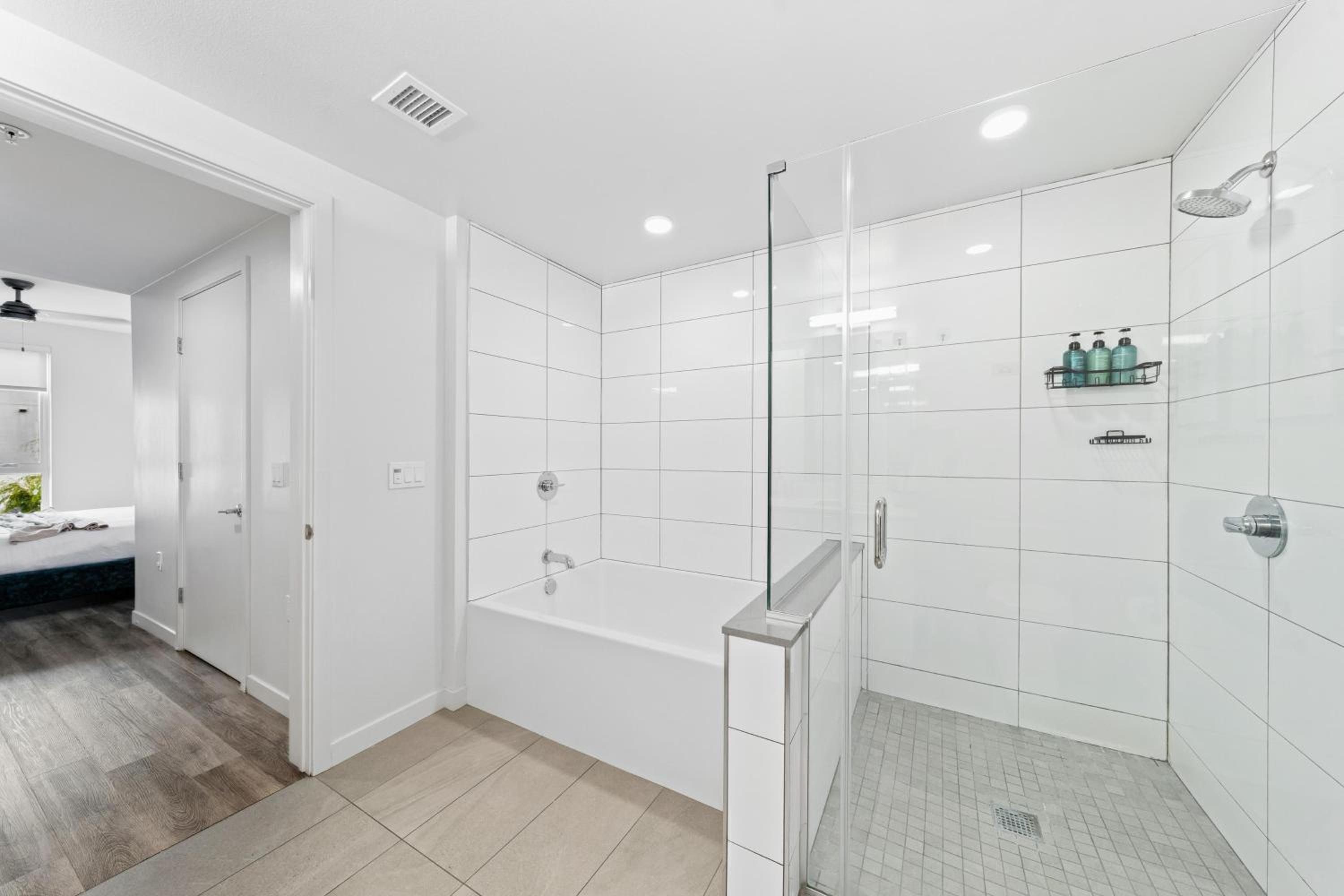 Blue Marlin 3BR Retreat With Marina View Pool