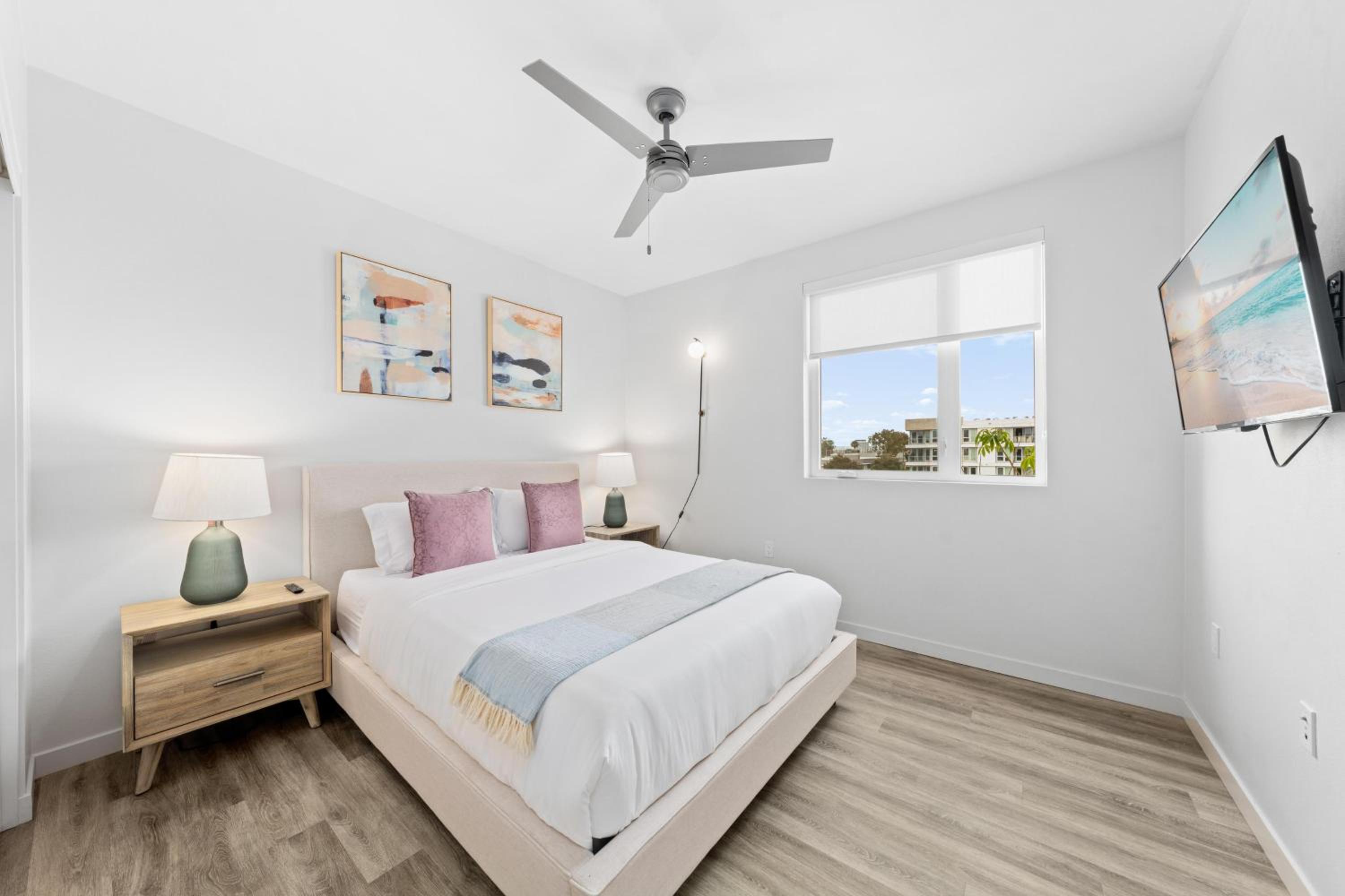 Blue Marlin 3BR Retreat With Marina View Pool