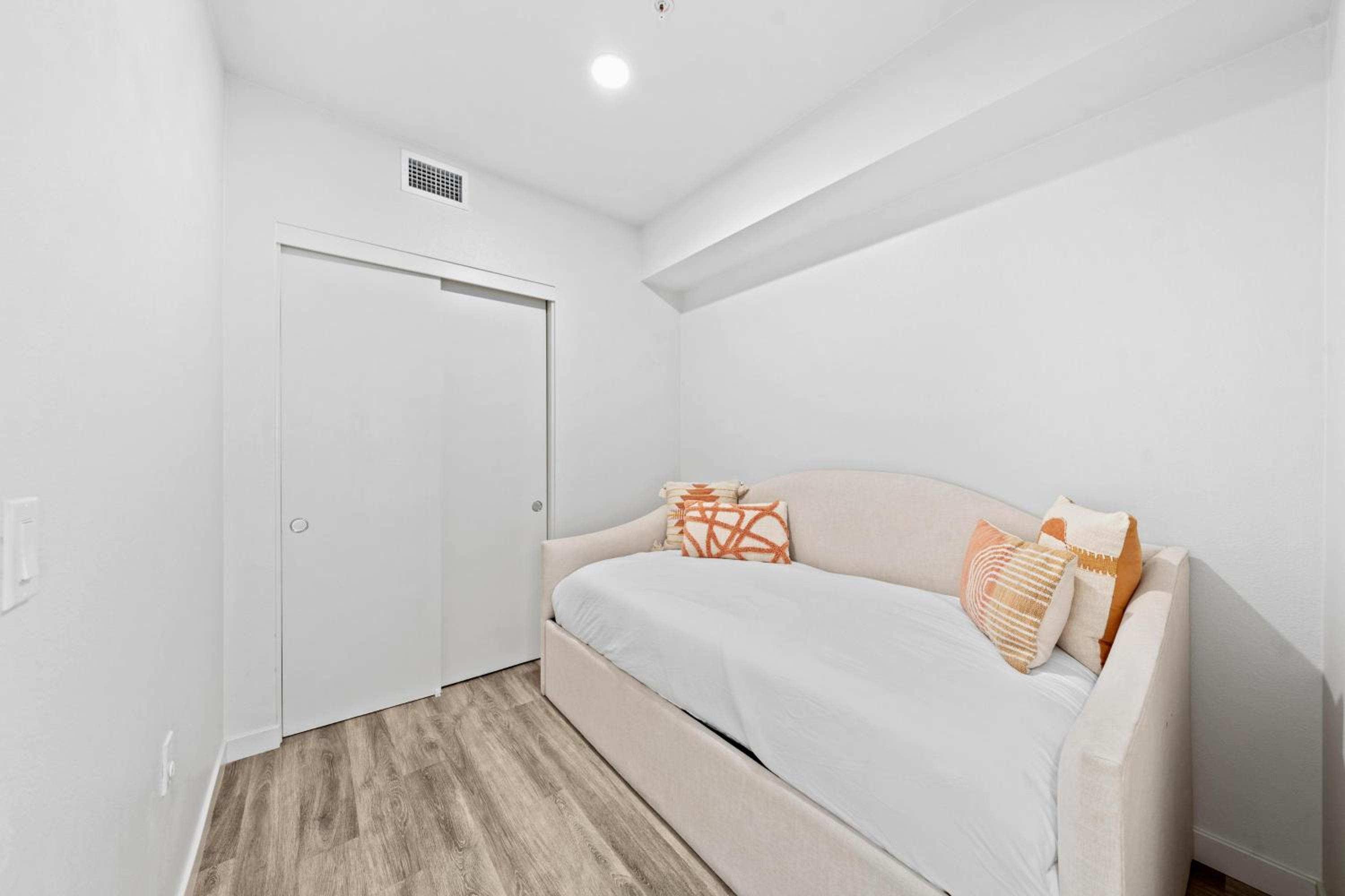 Blue Marlin 3BR Retreat With Marina View Pool
