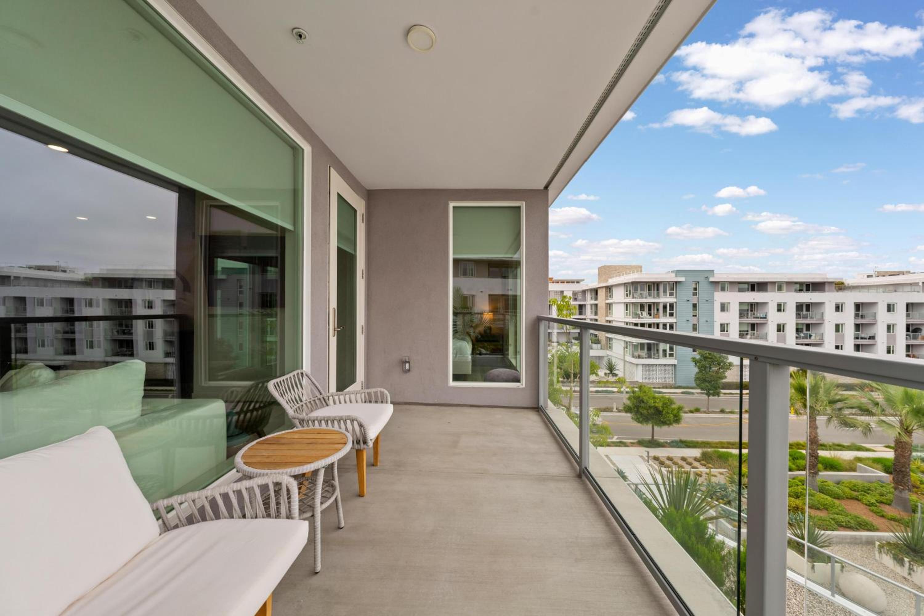 Blue Marlin 3BR Retreat With Marina View Pool