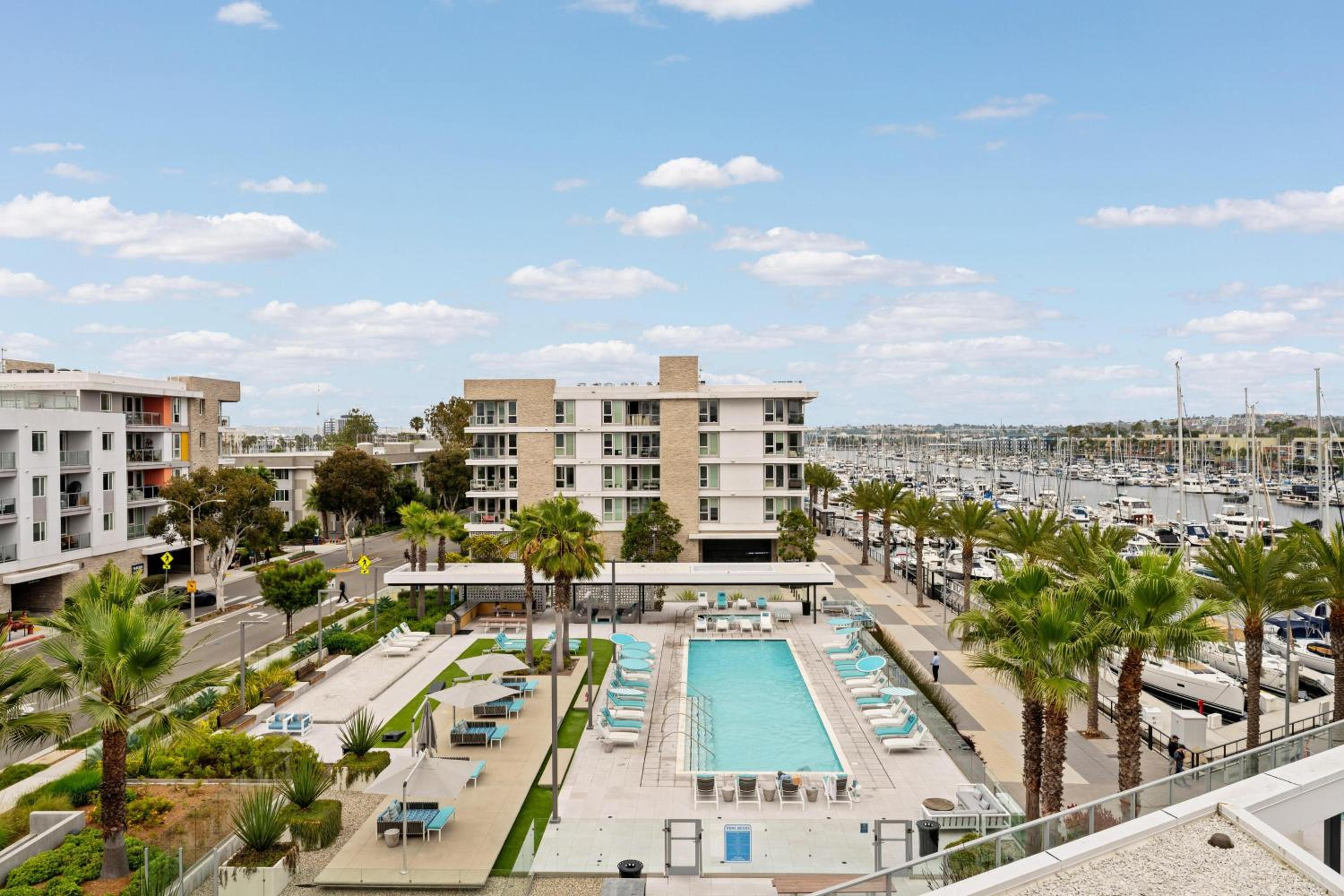 Blue Marlin 3BR Retreat With Marina View Pool
