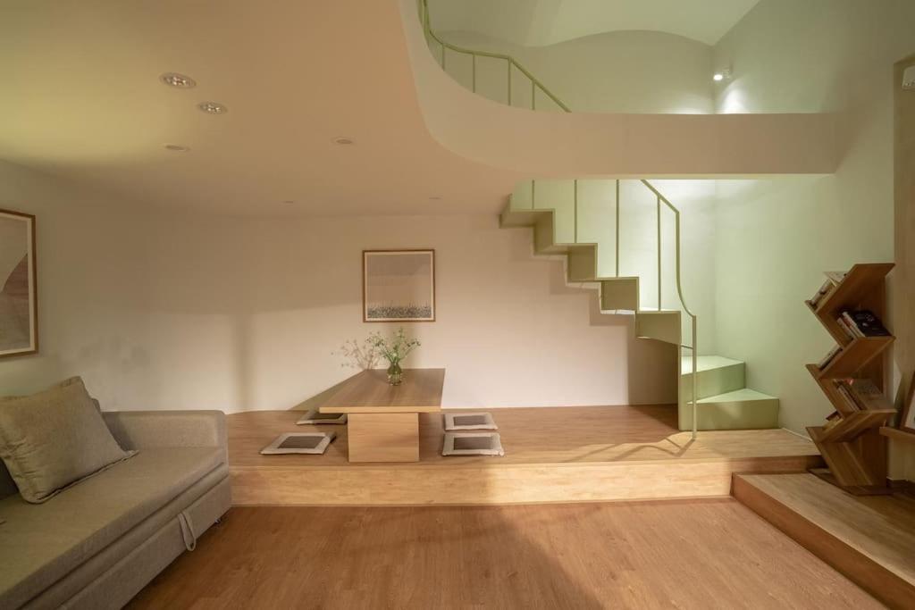 Lucy Homee apartment
