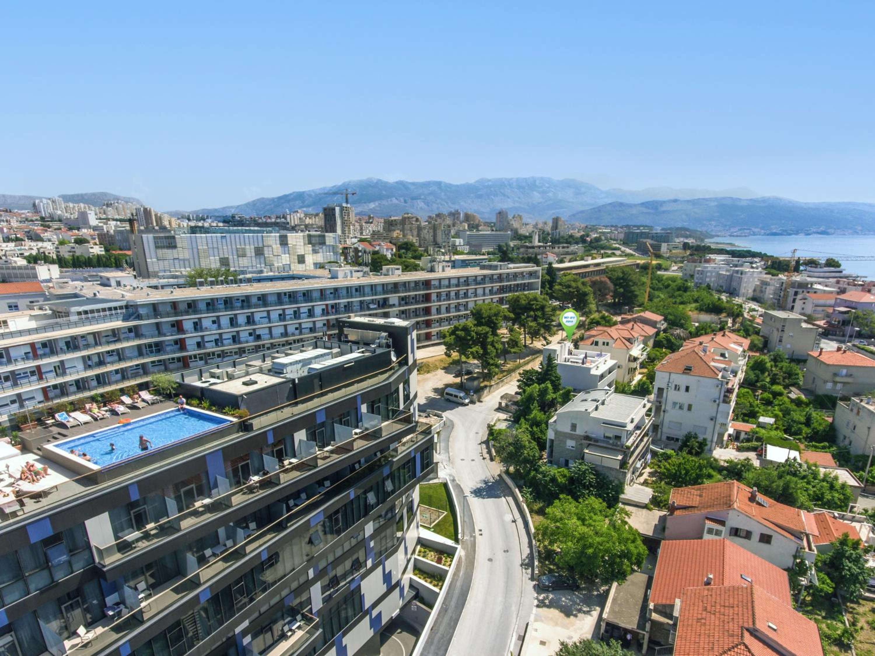 Apartment with terrace and free parking - Beach nearby