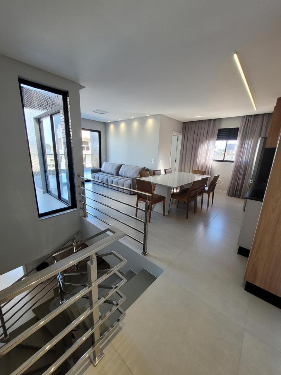 Cobertura duplex alto padrão 200m da praia