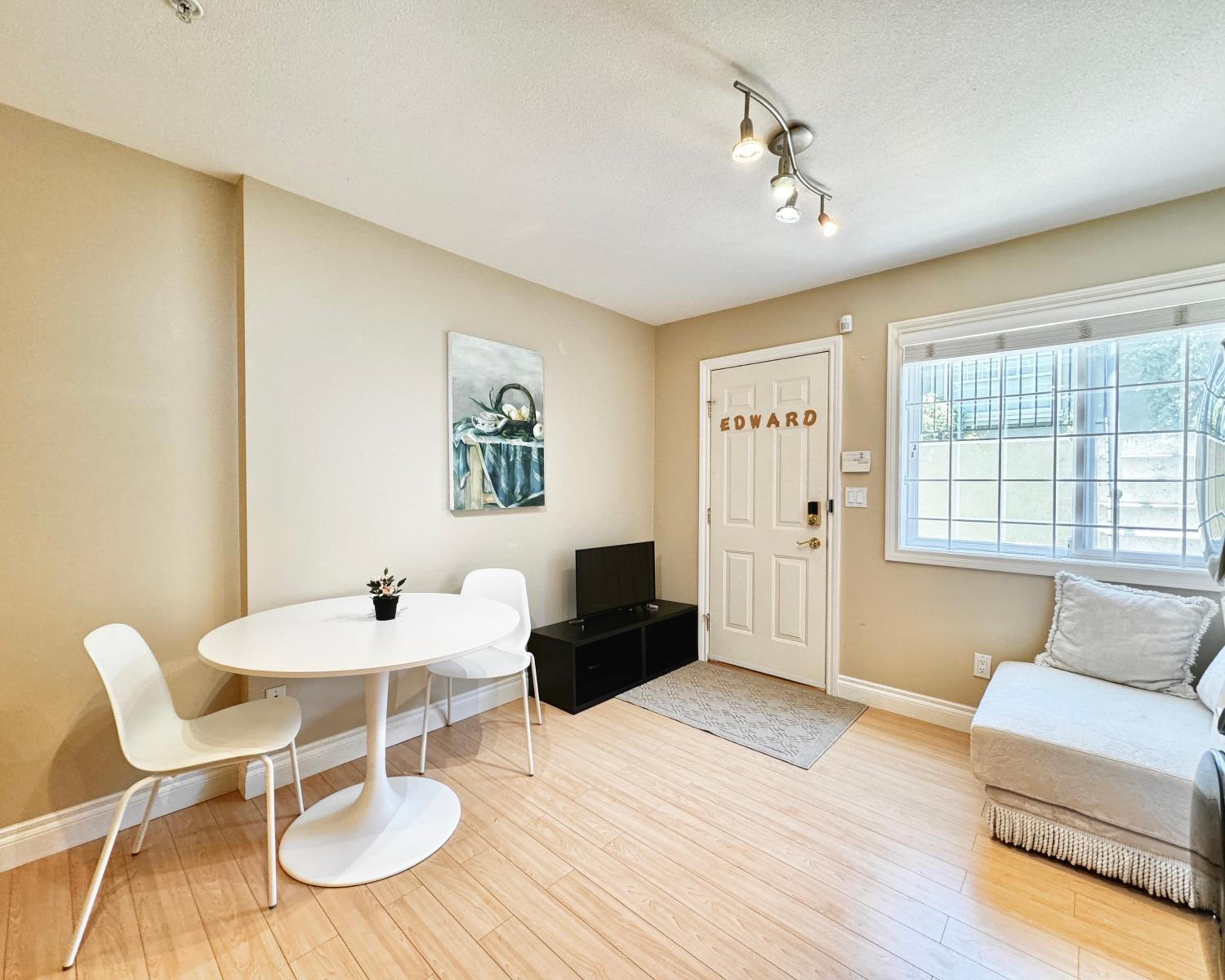 Cozy 1bedroom Suite in Vancouver Westside