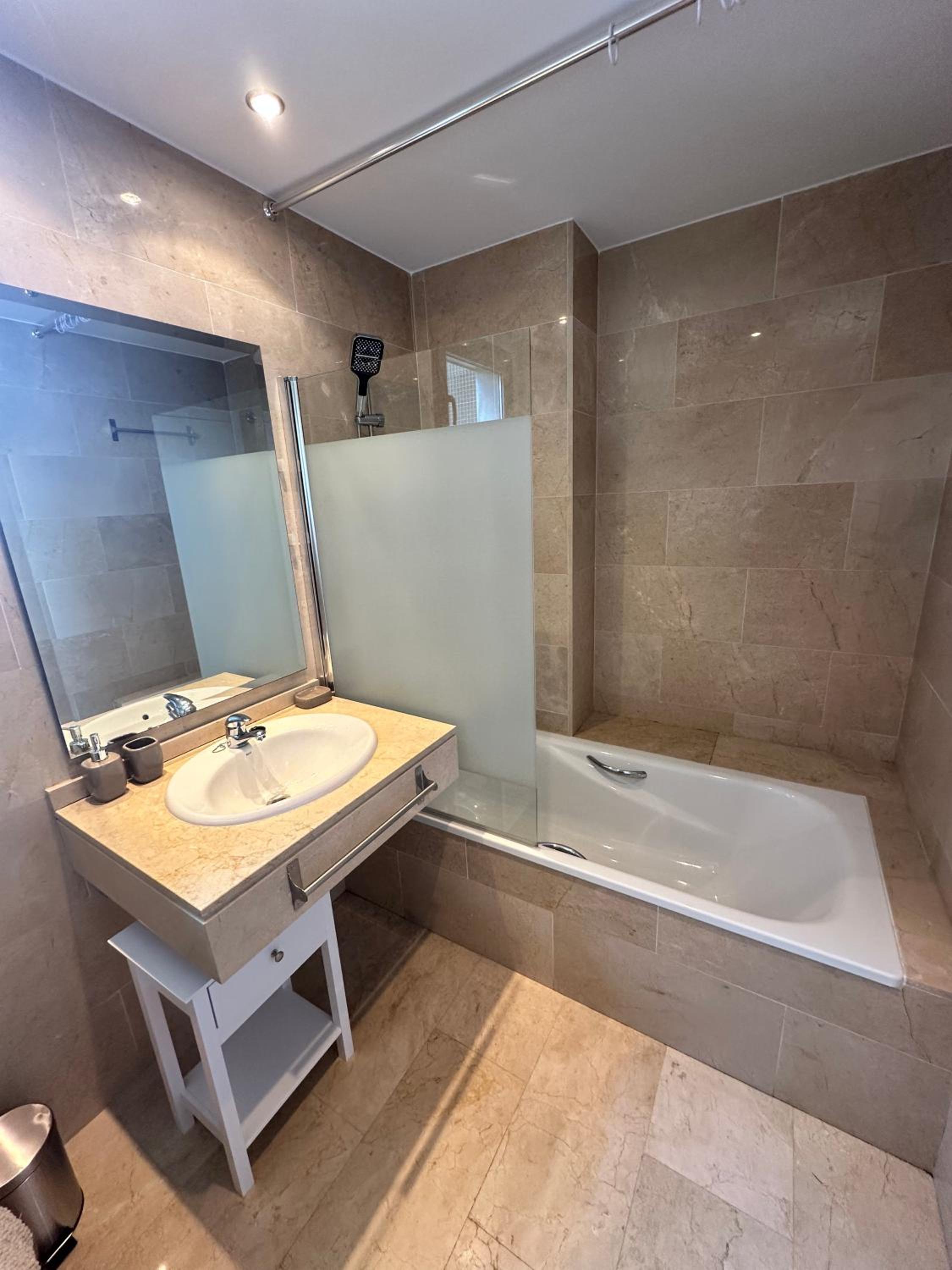 Luxury 3 bdr condo by the Beach view 2