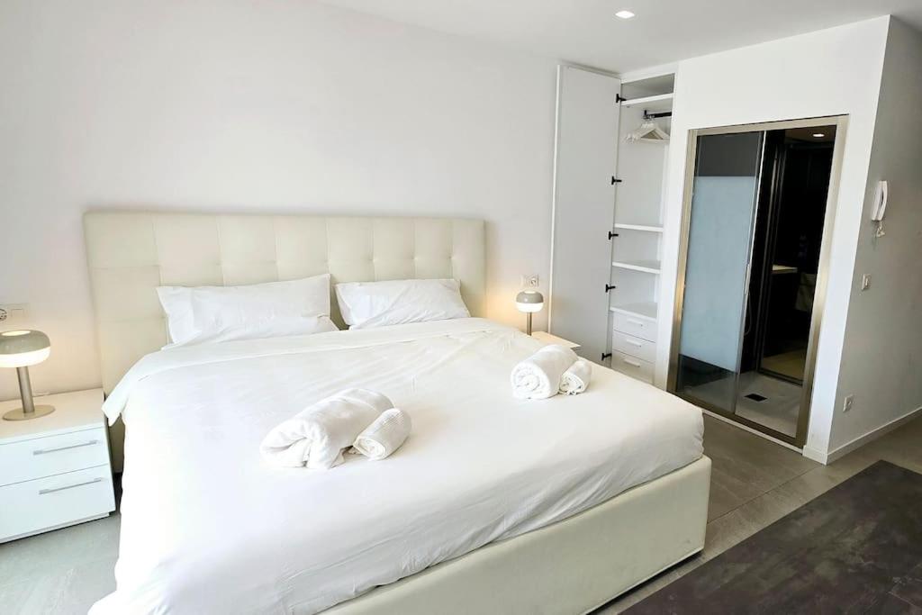 Luxurious 1,5 apartment with parking near center