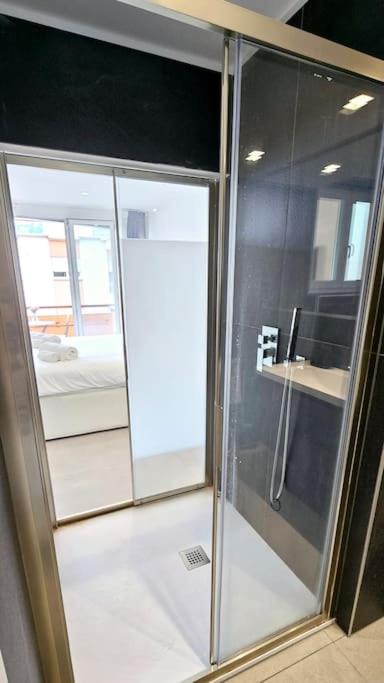 Luxurious 1,5 apartment with parking near center
