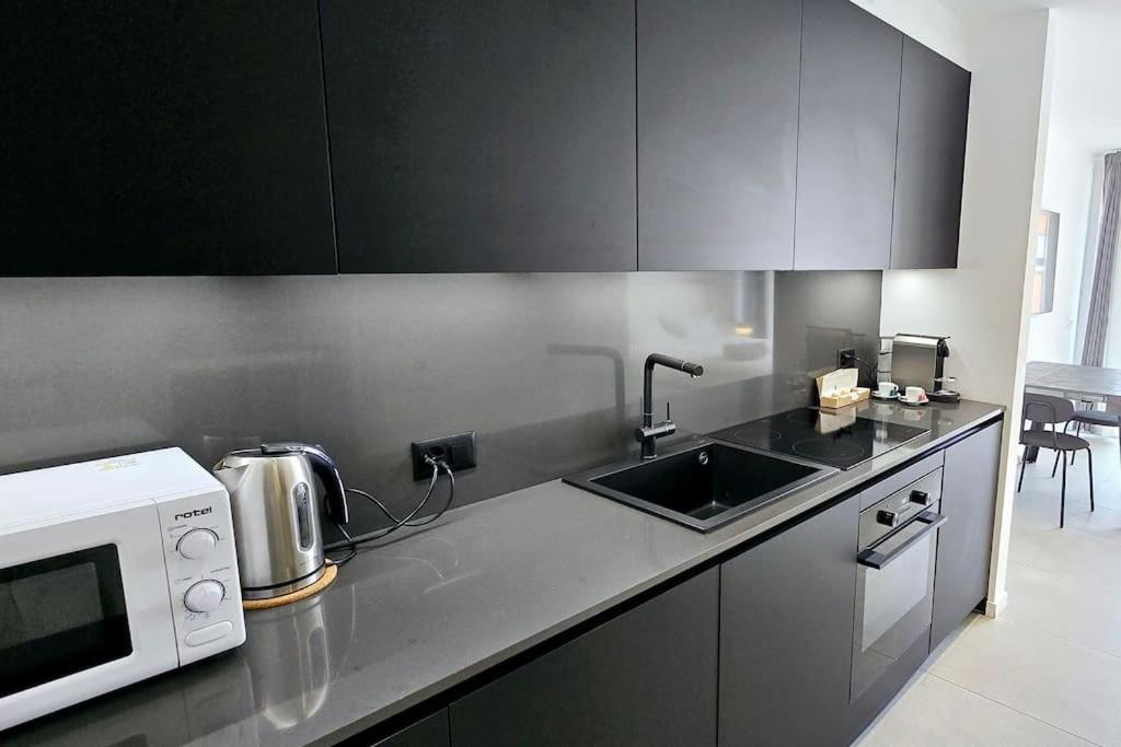 Luxurious 1,5 apartment with parking near center