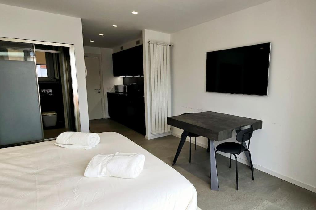 Luxurious 1,5 apartment with parking near center