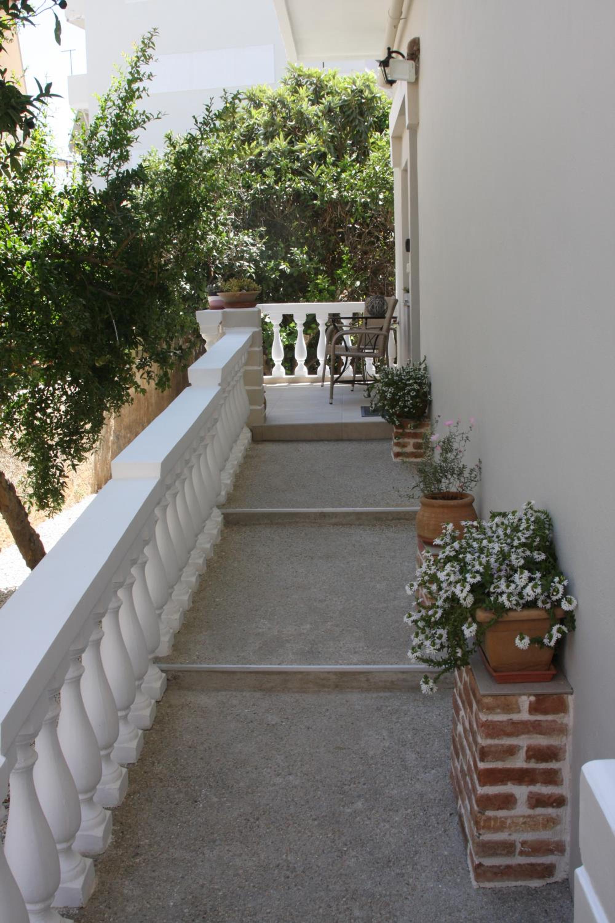 Rodon Manor view 5