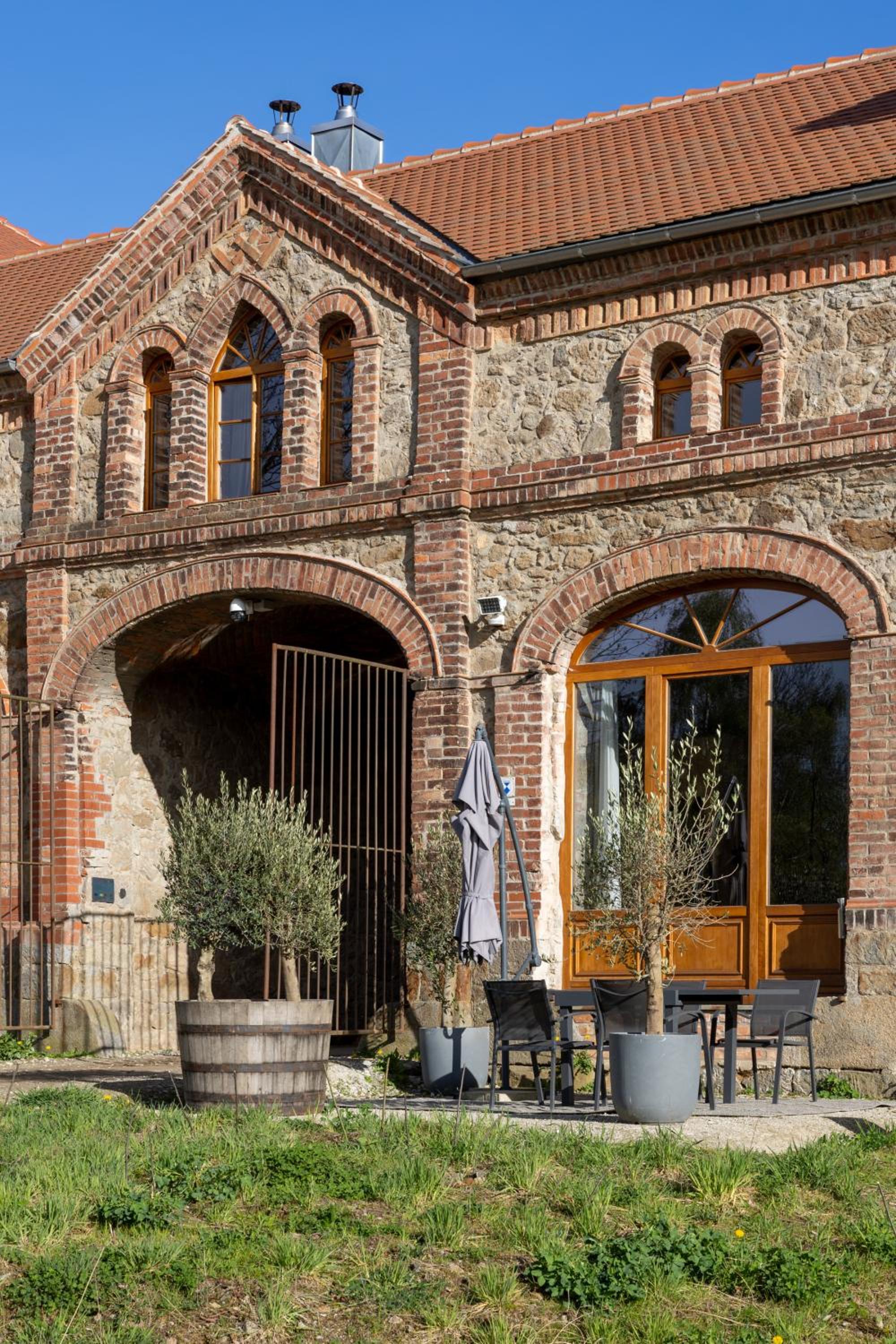 HexenburgbeiDresden mit Faßsauna Stylishes Designerappartement mit Schlafsofa, Terrasse - Nähe Sächsische Schweiz Dresden