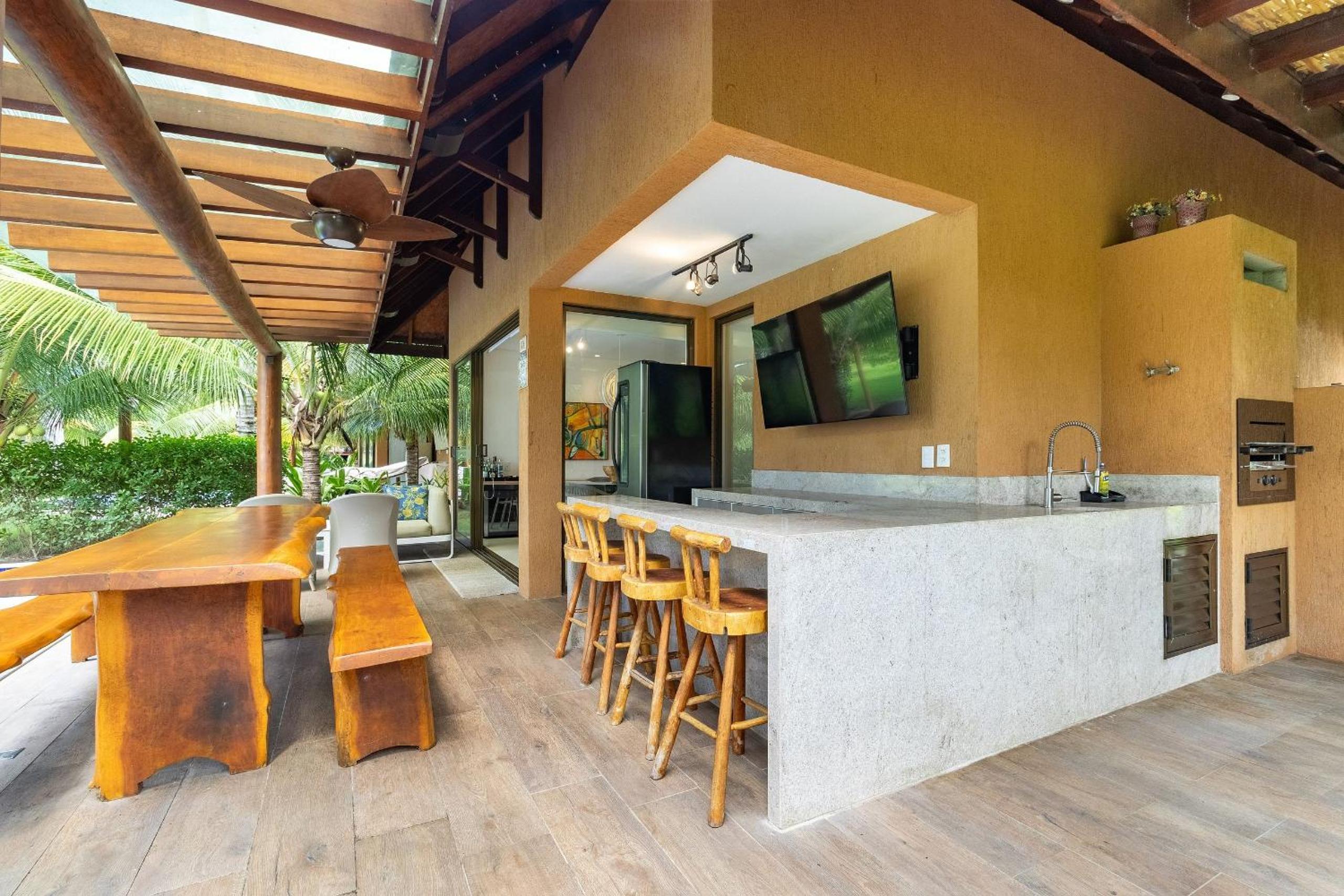 Exclusive Oceanfront Bungalow with Included Service — Eco Resort Carneiros